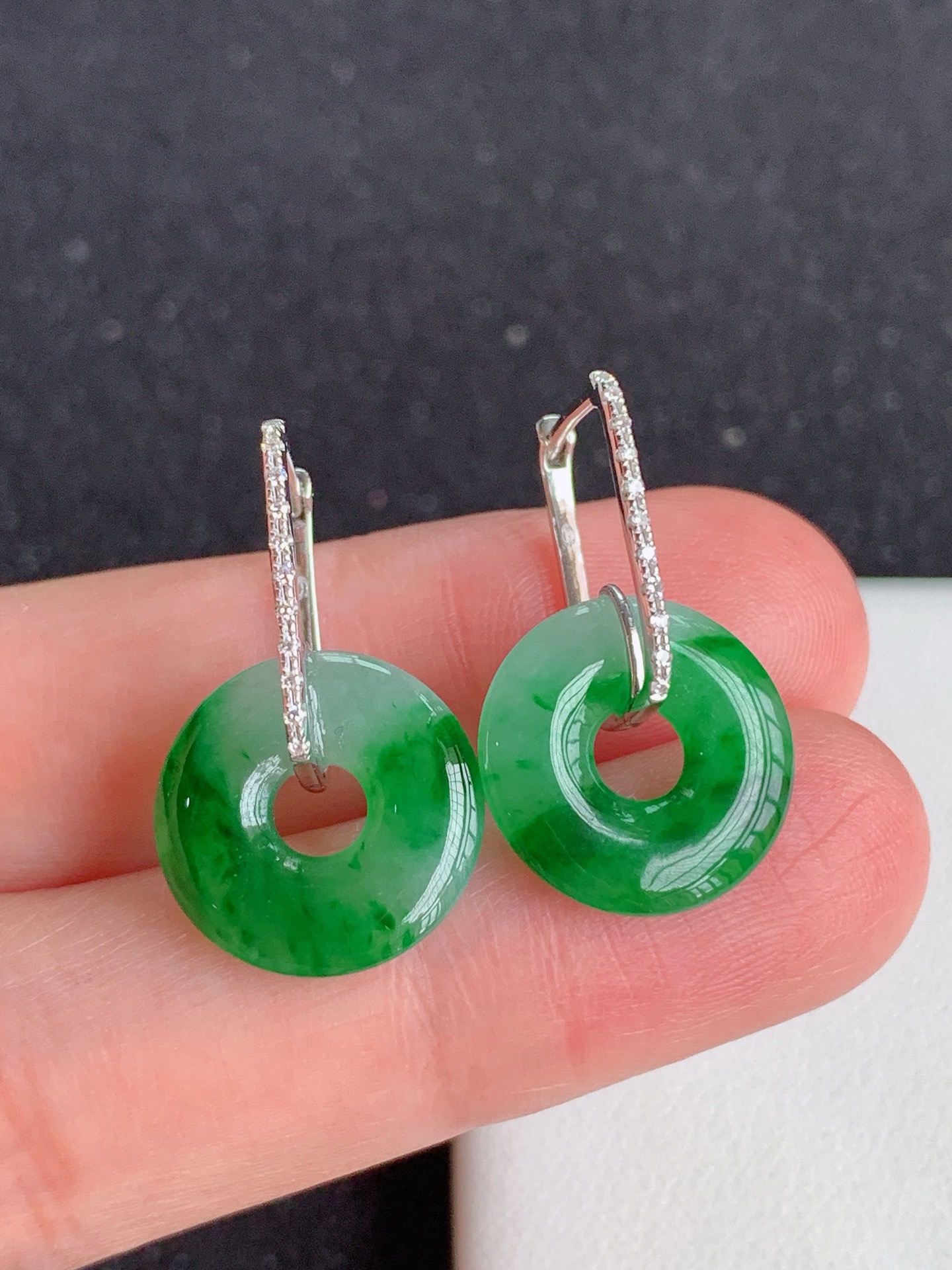 ️，18k镶嵌冰飘花平安圈耳坠，无裂尺寸：23