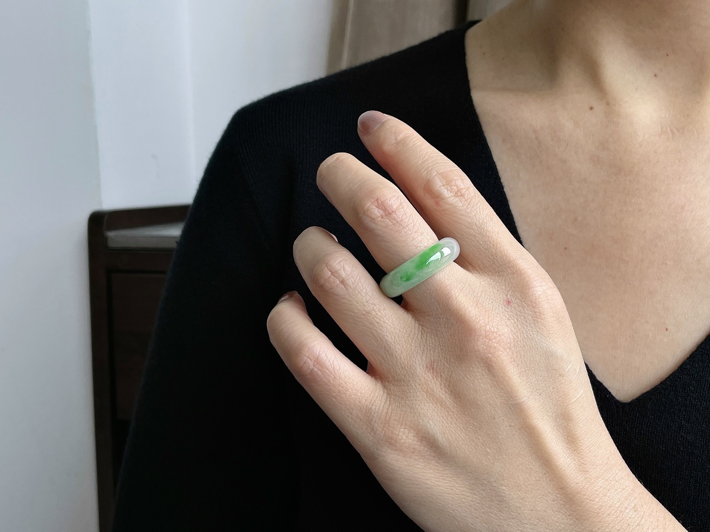 高冰飘绿花戒圈指环，缅料，无裂，性比高，飘花，尺寸7.3-4.5，圈口18号，重量7克