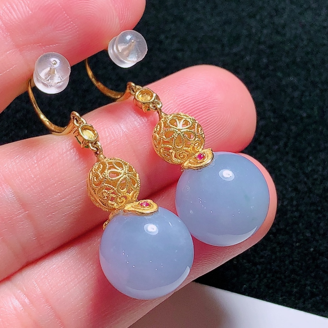 ️18k金镶嵌冰种紫色圆珠耳坠，种老水头好，又冰又润，饱满无裂：41mm裸石：13.7mm，编号