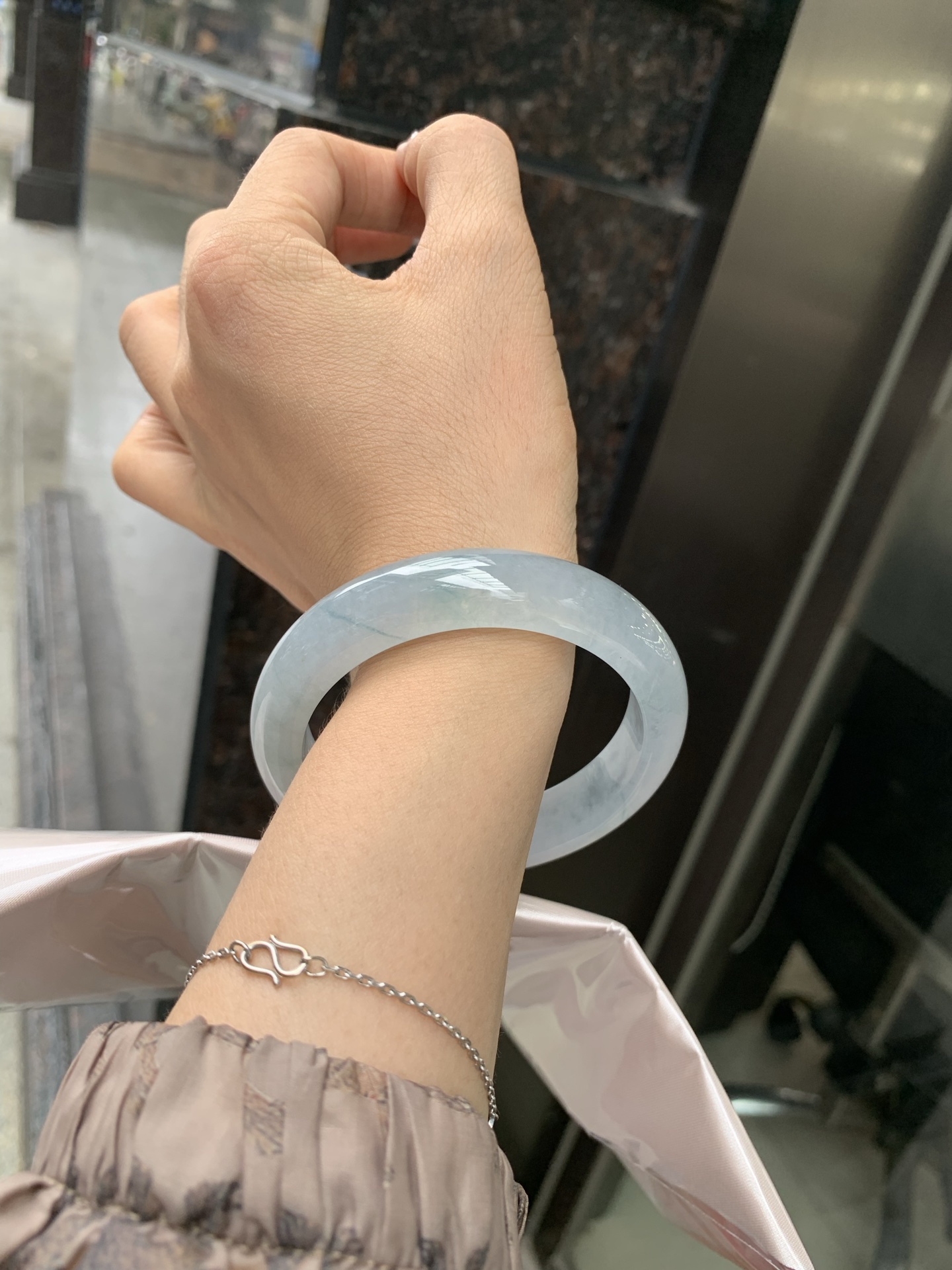 冰飘花正圈，57-8.5-13，0429-H363-81，打灯棉絮，底妆冰透，胶润细腻，蓝花灵动飘逸，勾勒出一幅唯美诗意的山水意境画，古典优雅又秀气