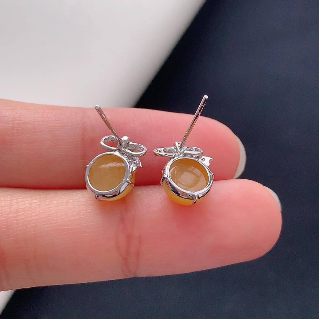 冰黄耳钉，色泽明艳，无裂起光，种色兼备，佩戴优雅气质，货号25427，7.8/8.5/2.5