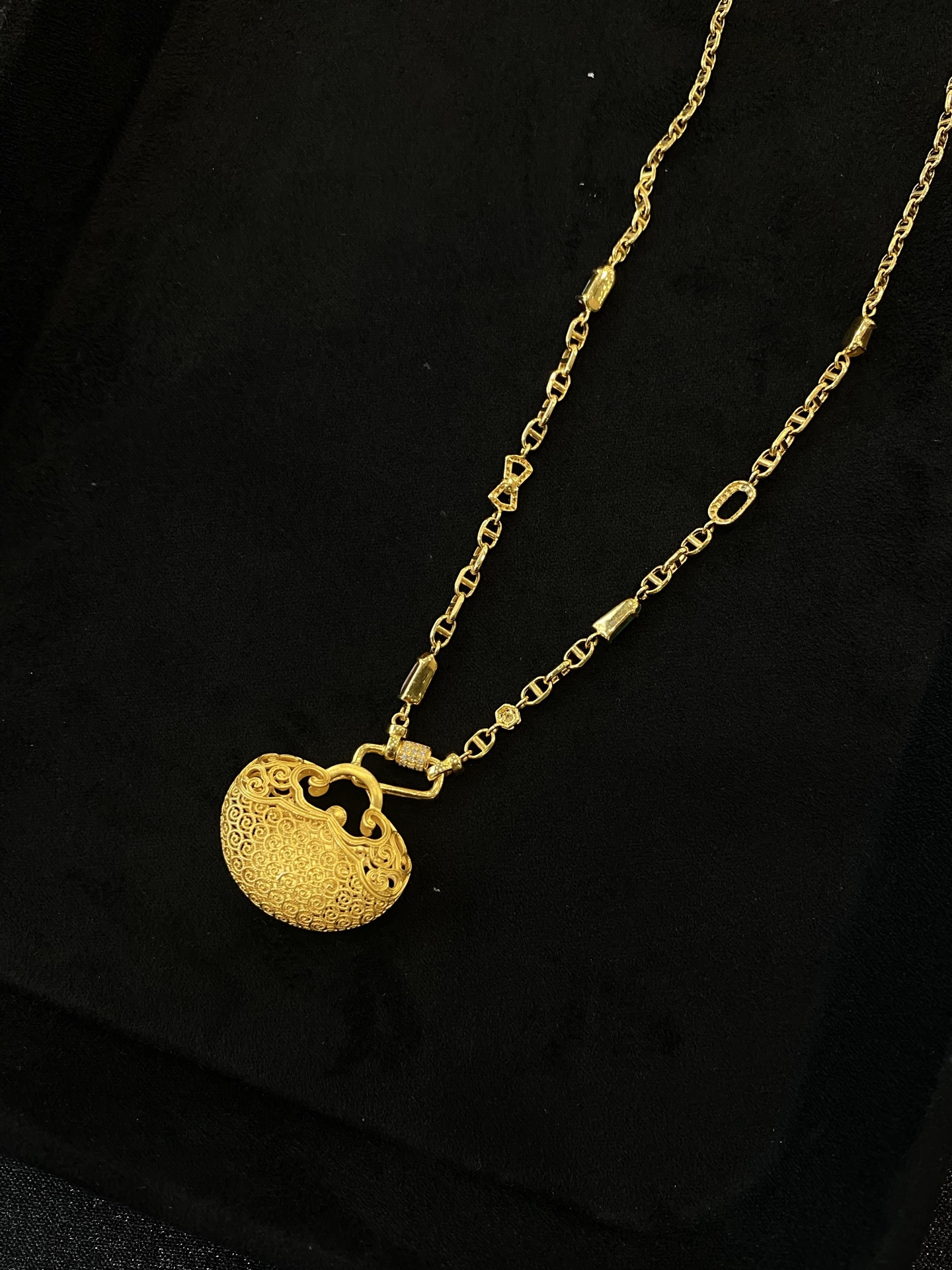 20260428（四）,18K冰飘花平安扣甜甜圈吊坠套链,整体19.9/24/9.8,裸石12.2/1.3