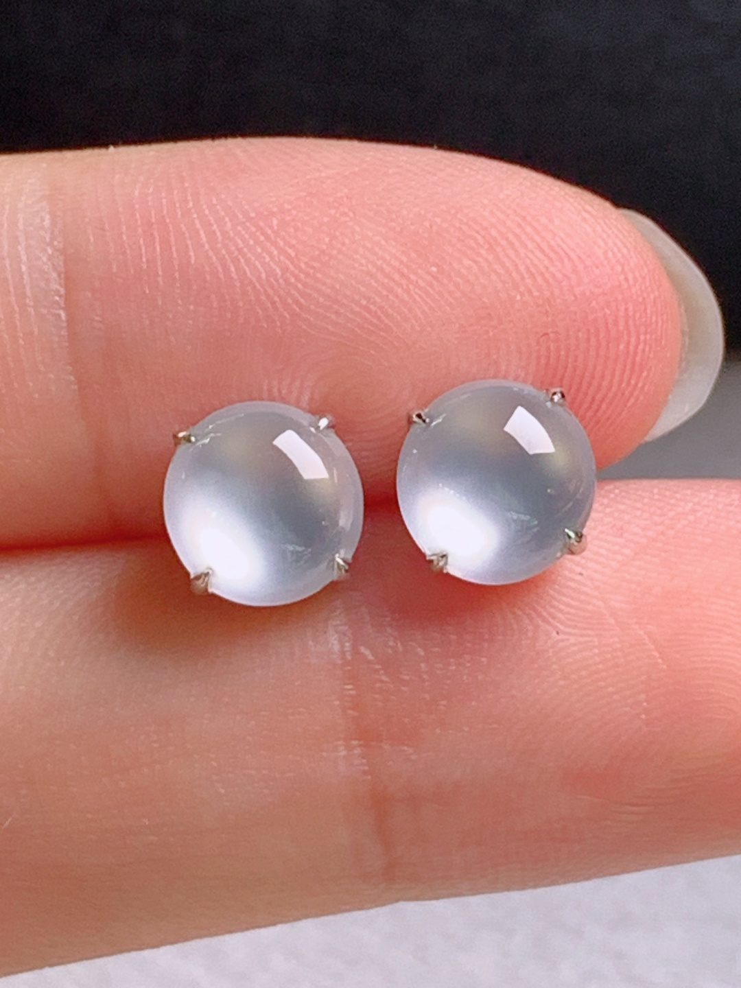 高冰旦面耳钉，无裂，冰透饱满，裸石7.4/7.1/2.5