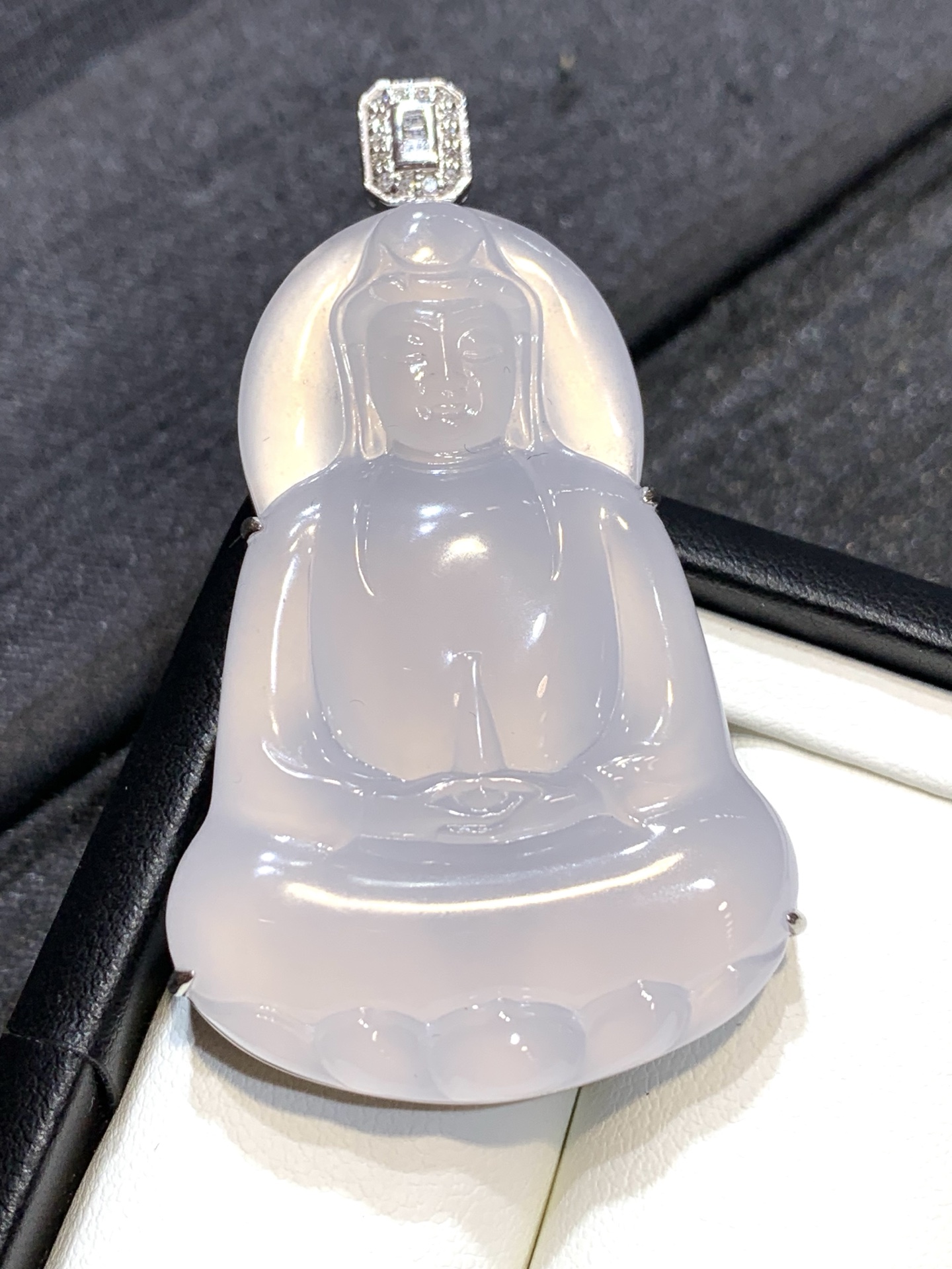 18k金镶嵌冰种起光素衣观音吊坠54.5/32.5/9，裸石47/33/5