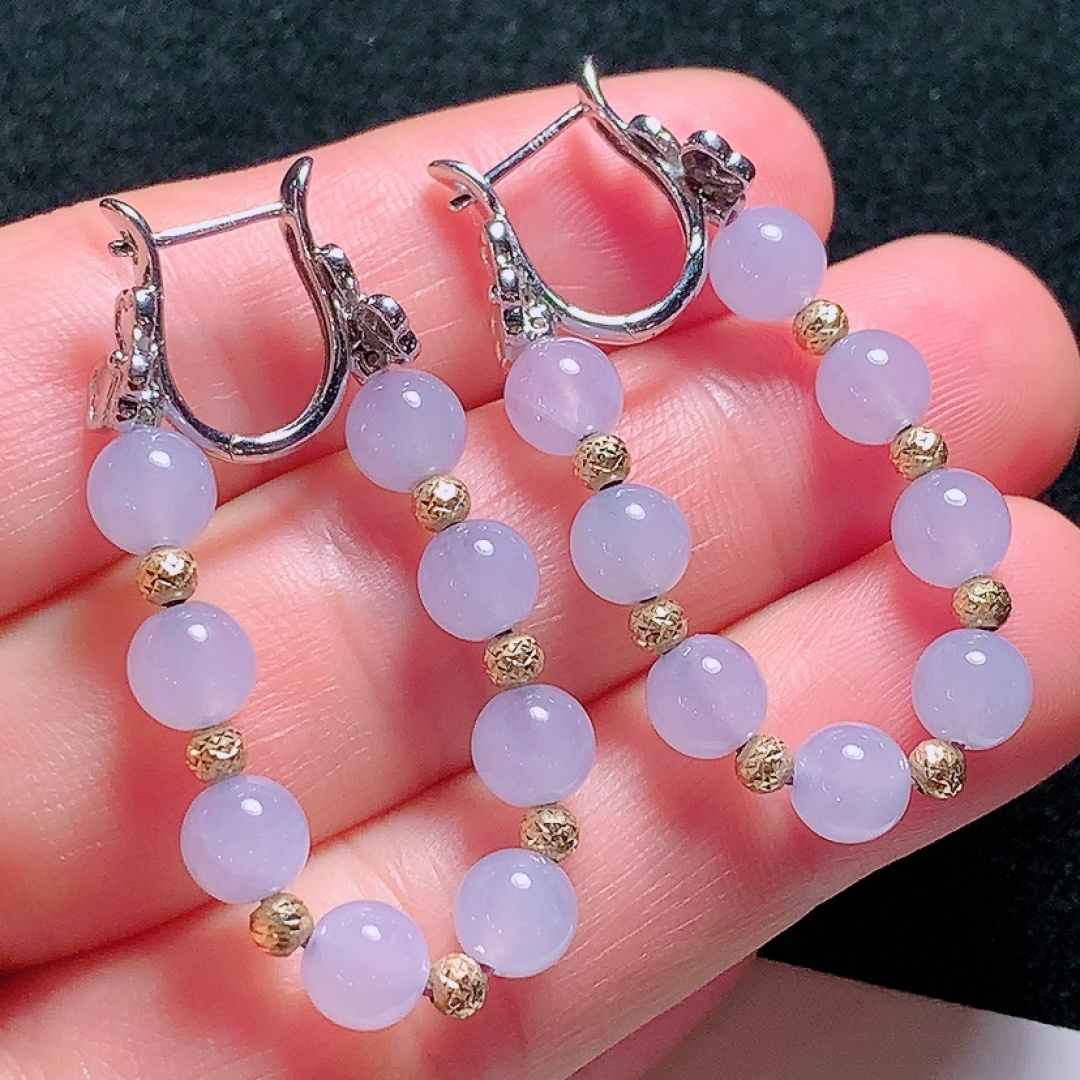 ️18k金镶嵌冰种紫色圆珠耳坠，种老水头好，又冰又润，饱满无裂：39.7mm裸石：5.8mm，编号