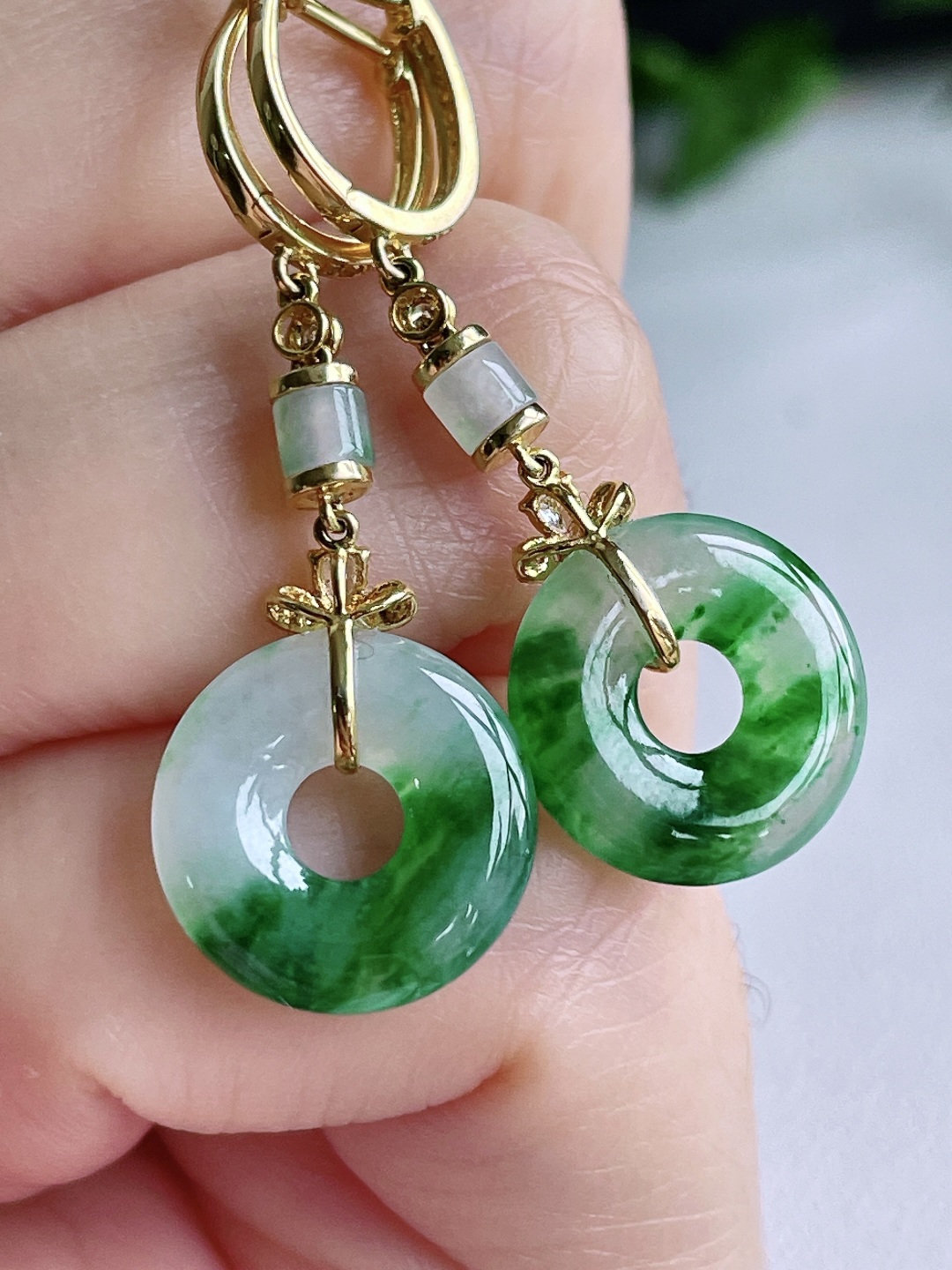 冰飘绿花甜甜圈耳坠，18k金镶嵌，无裂，性比高35.4，裸石13.3-4.7，重量3.8克