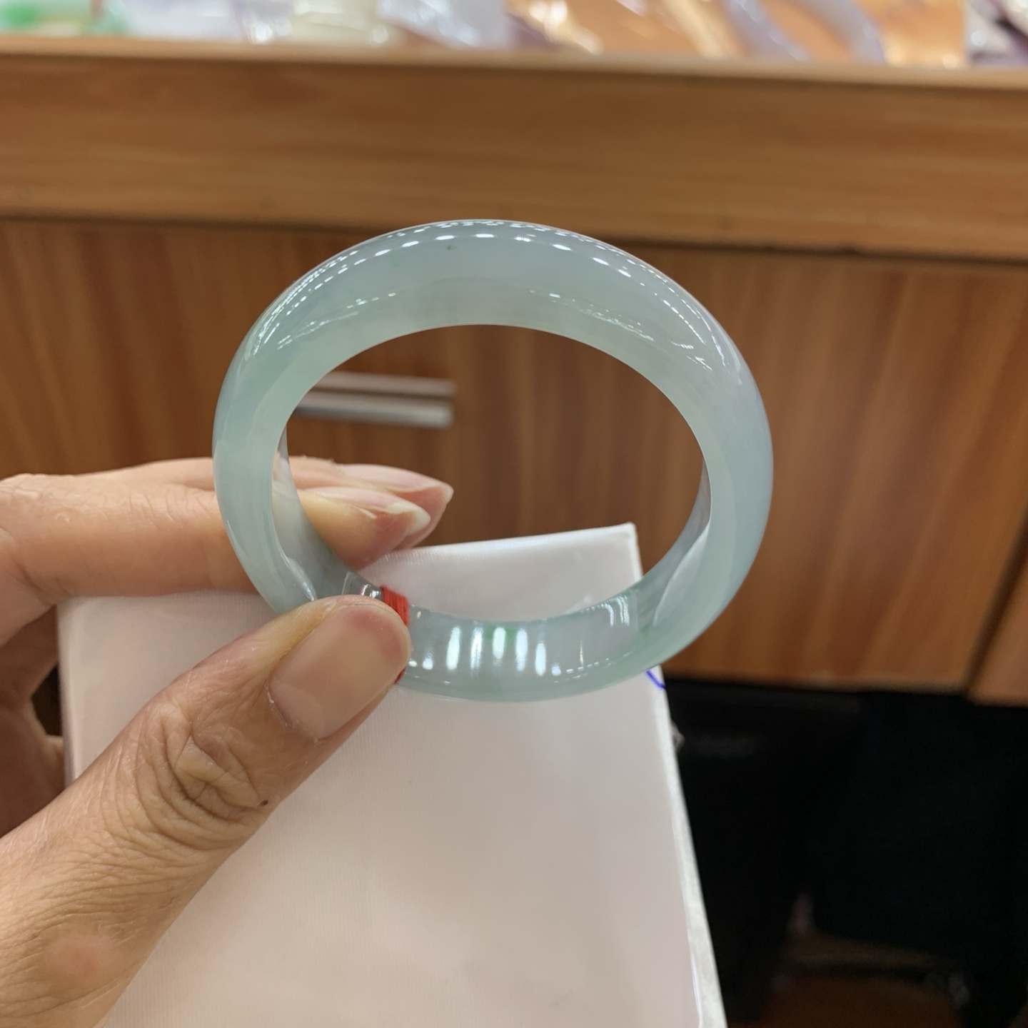 042812FN，冰蓝飘绿花贵妃翡翠手镯，54-46-11.3-6.8