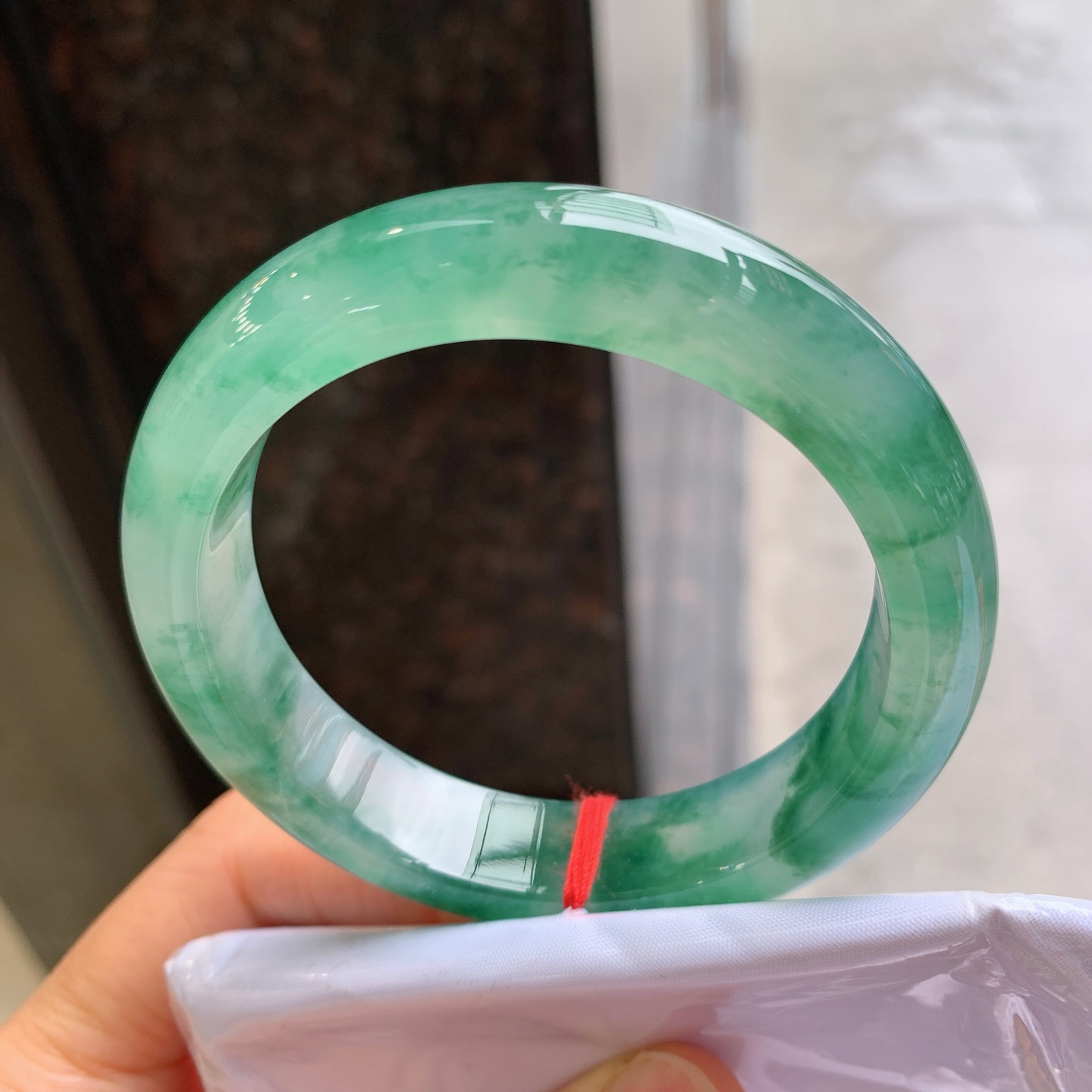 正圈冰种飘花，有纹、有裂，尺寸：55.5/12.9/8.7，花色漂亮