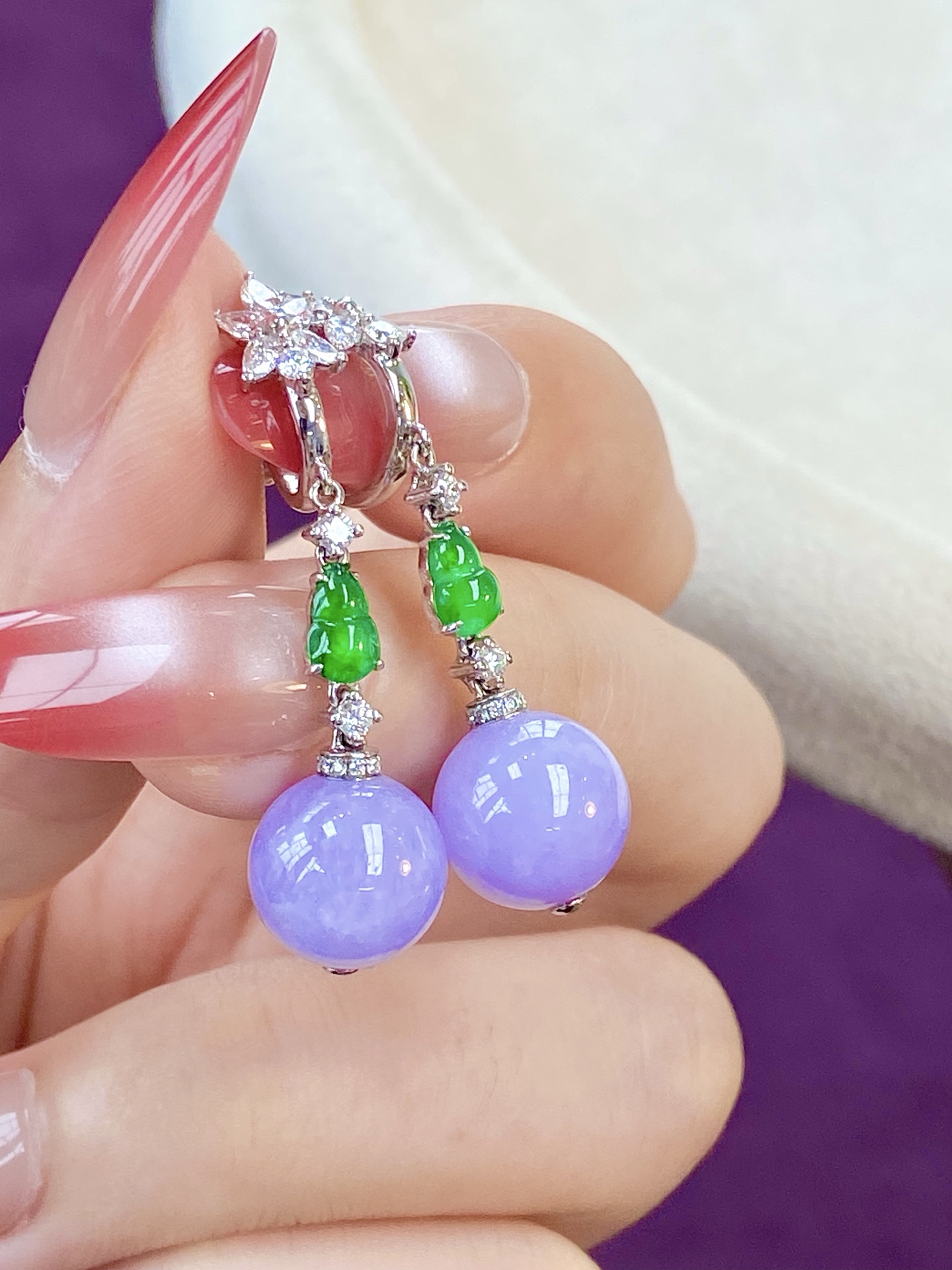 ️冰紫耳坠，紫气东来，翠色葫芦点缀，是福禄也是灵动，佩戴上耳瞬间提升整体气质 温柔又显贵：38.8，裸石：10.5mm，无裂