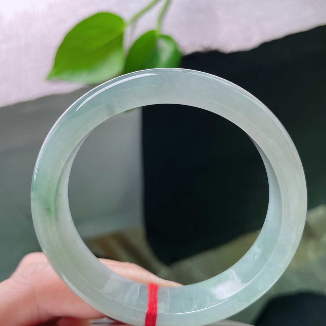 56.7/13.6/7.8，冰蓝底正圈，冰肌玉骨。如薄雾笼纱，天然纹理勾勒出不刻意的灵动，无裂，ss50955a