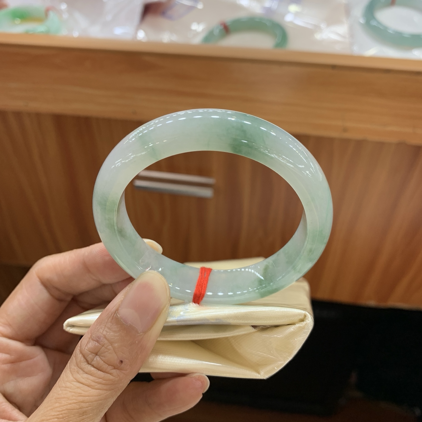 042815FN，冰飘花正圈翡翠手镯，53.5/12.8/6