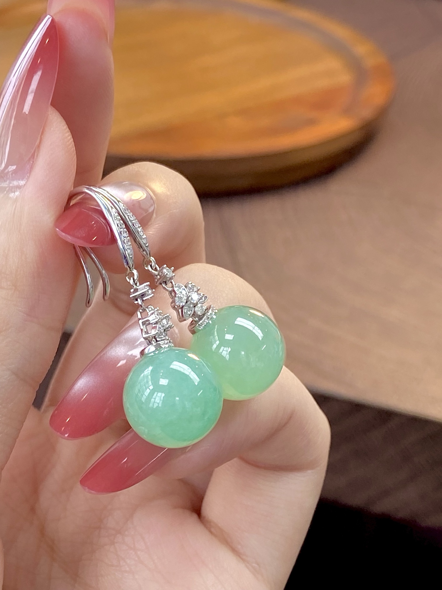 ️冰种晴水绿珠珠耳坠，清雅雅致的美，自带大气感，百搭又提升气质：37.6，裸石：13mm，无裂