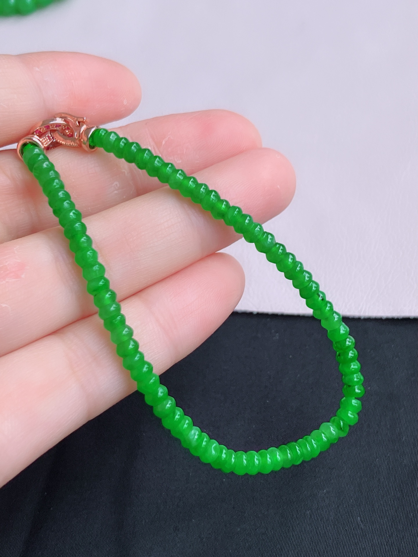 ️，翠绿手链，色美清爽，尺寸4，自然光实拍