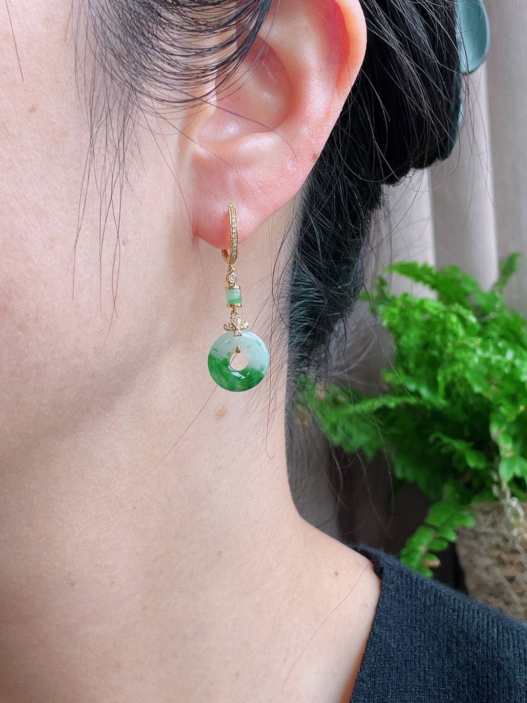 冰飘绿花甜甜圈耳坠，18k金镶嵌，无裂，性比高35.4，裸石13.3-4.7，重量3.8克