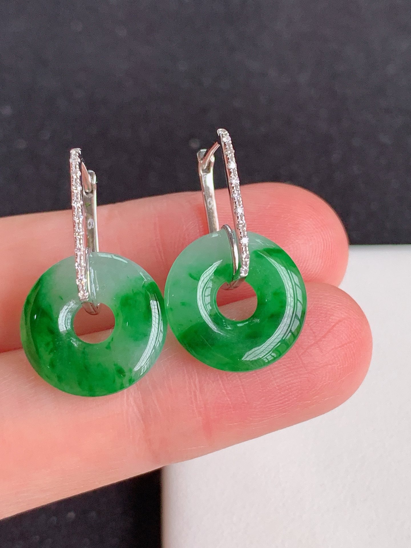 ️，18k镶嵌冰飘花平安圈耳坠，无裂尺寸：23