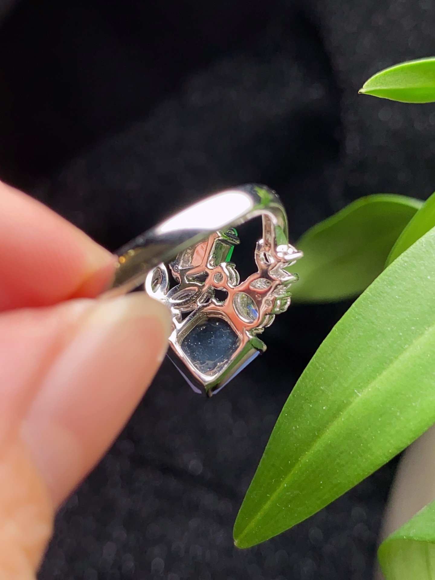 ️，紫罗兰，精美戒，18k金镶：12.3*11.4*5.4，裸石：7.2*6.5*3.5，圈口：15