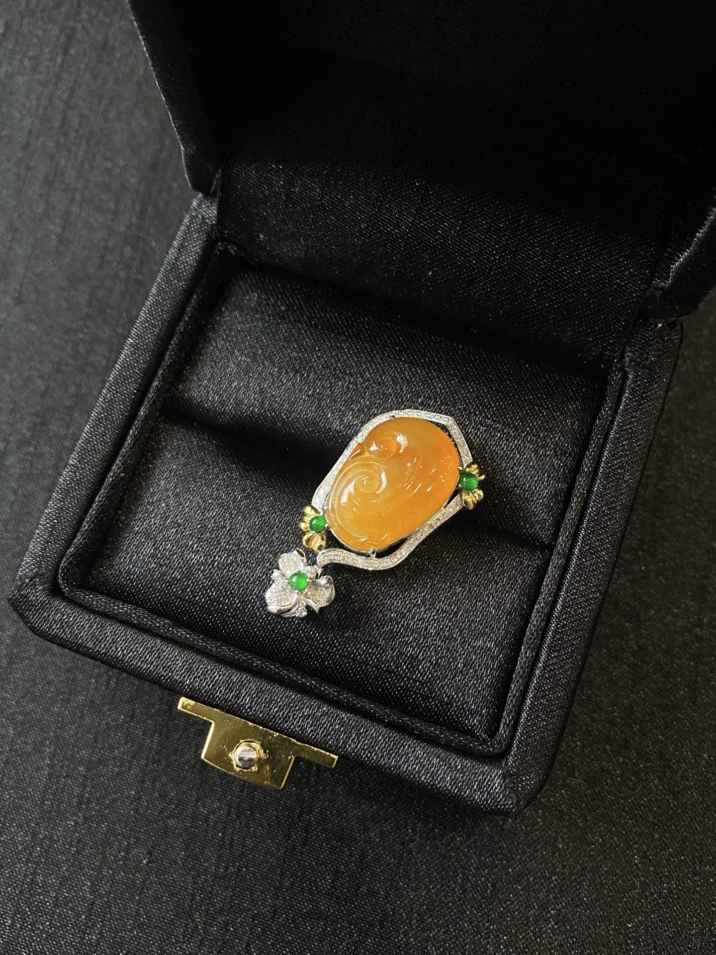 20260428（四）,18K冰黄翡如意吊坠,整体33.5/17.5/8.4,裸石18.6/13/3.2