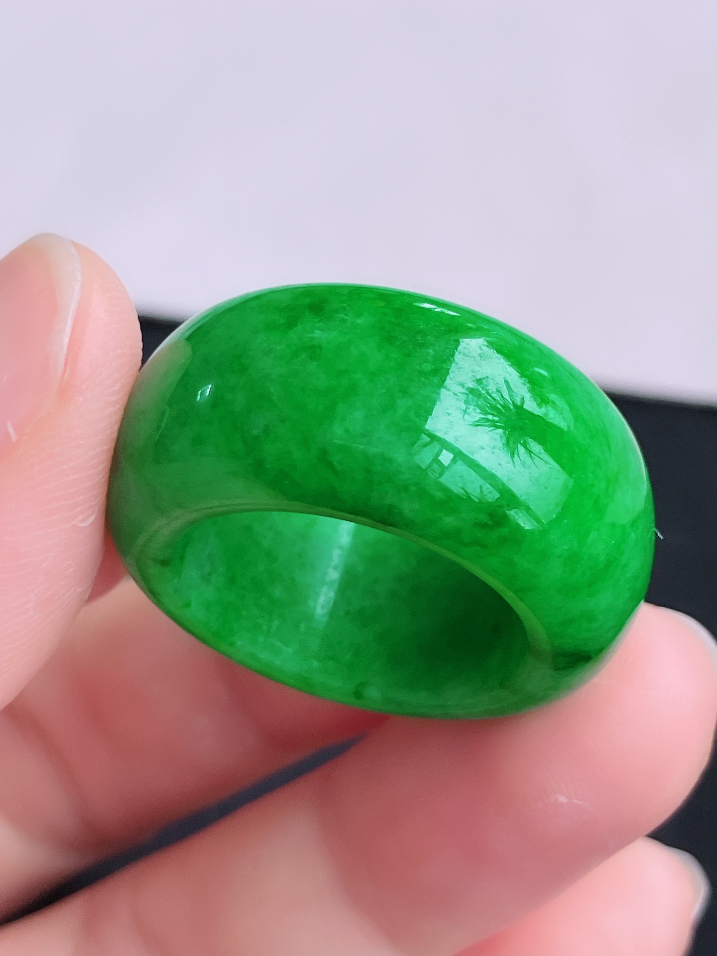 ️，阳绿扳指，色美大气，尺寸19/13/5.3，自然光实拍