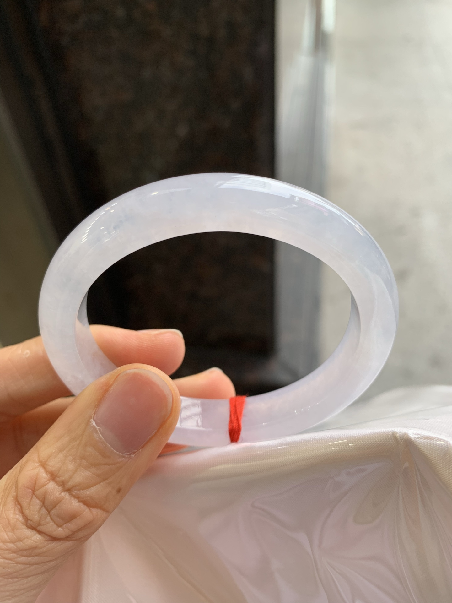 贵妃镯，无裂，尺寸：53/47/12/7.5，冰润