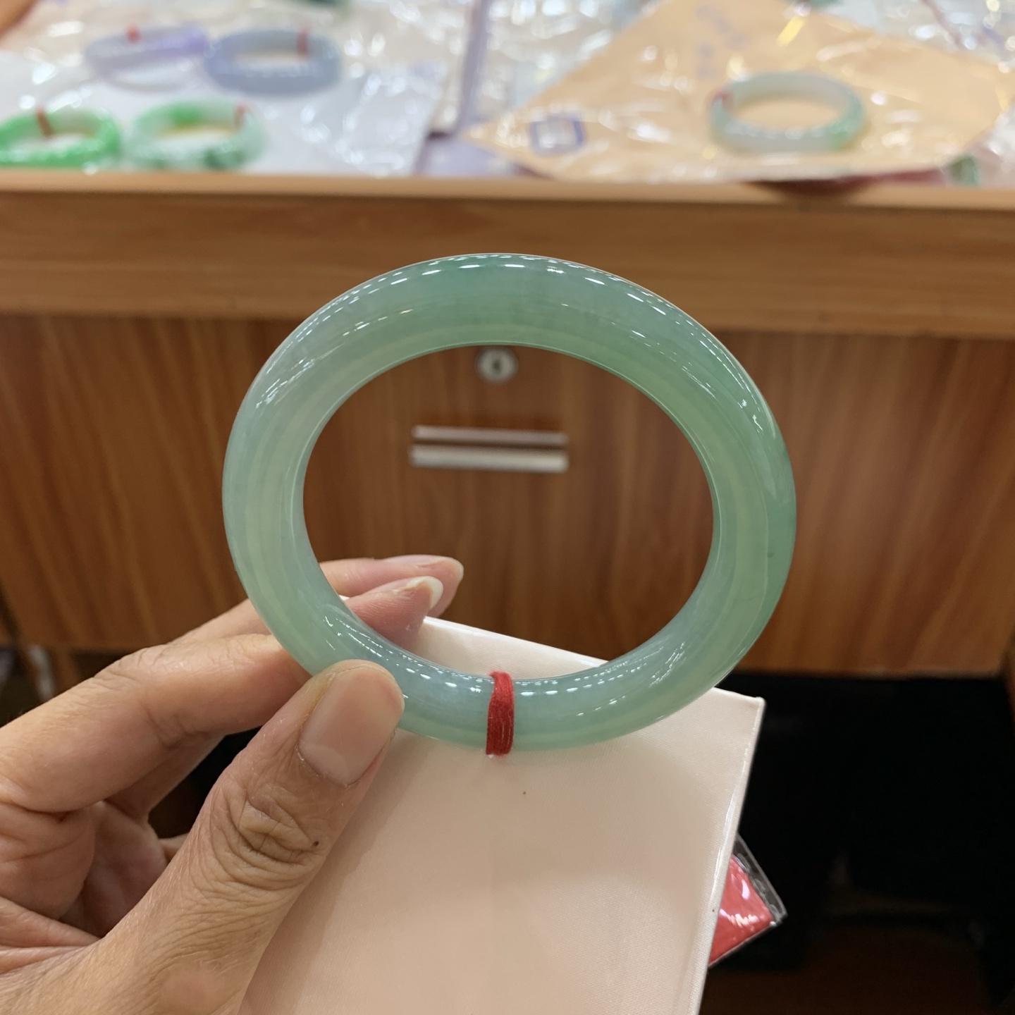 042816FN，冰种油绿圆条翡翠手镯，57-10.8-10.6，编号042816FN