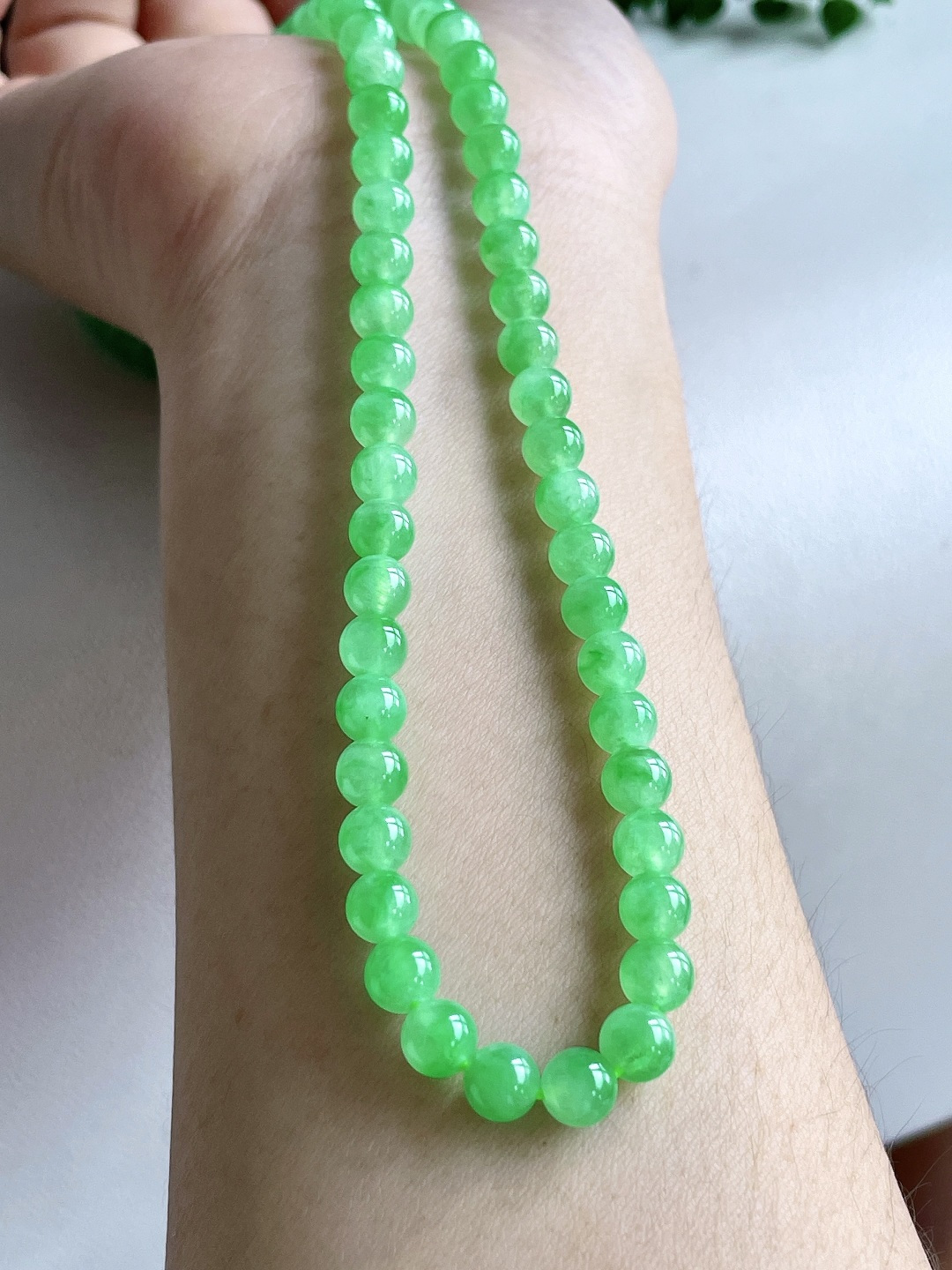珠子，高冰阳绿珠链圆珠珠子珠链，缅料，性比高，尺寸5.8mm，31cm，重量39.2克