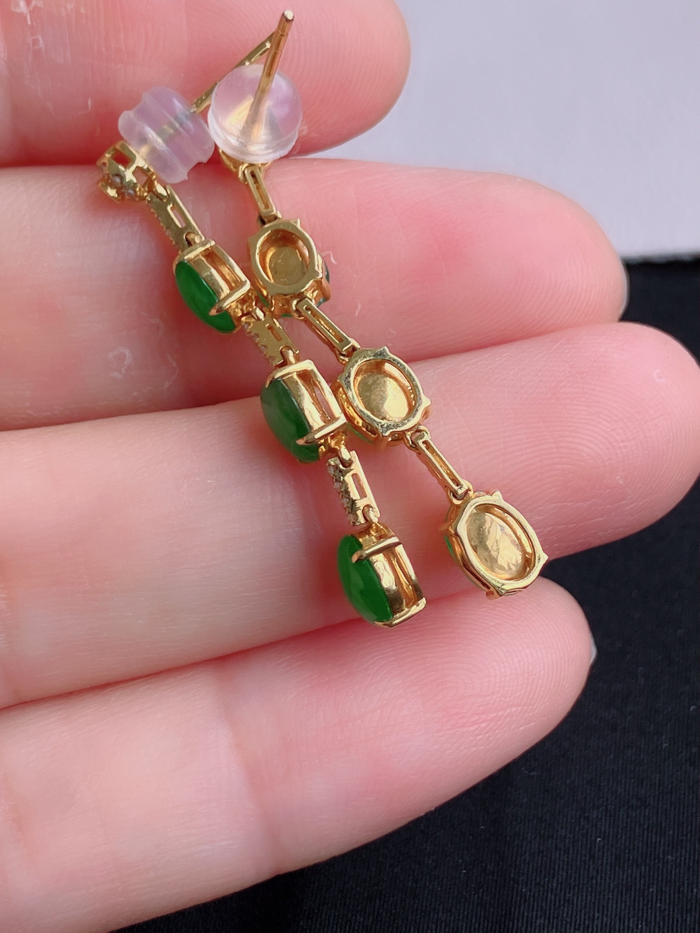 ️翠绿蛋面耳环，简约时尚，尺寸37.6/6.8/4.6，自然光实拍