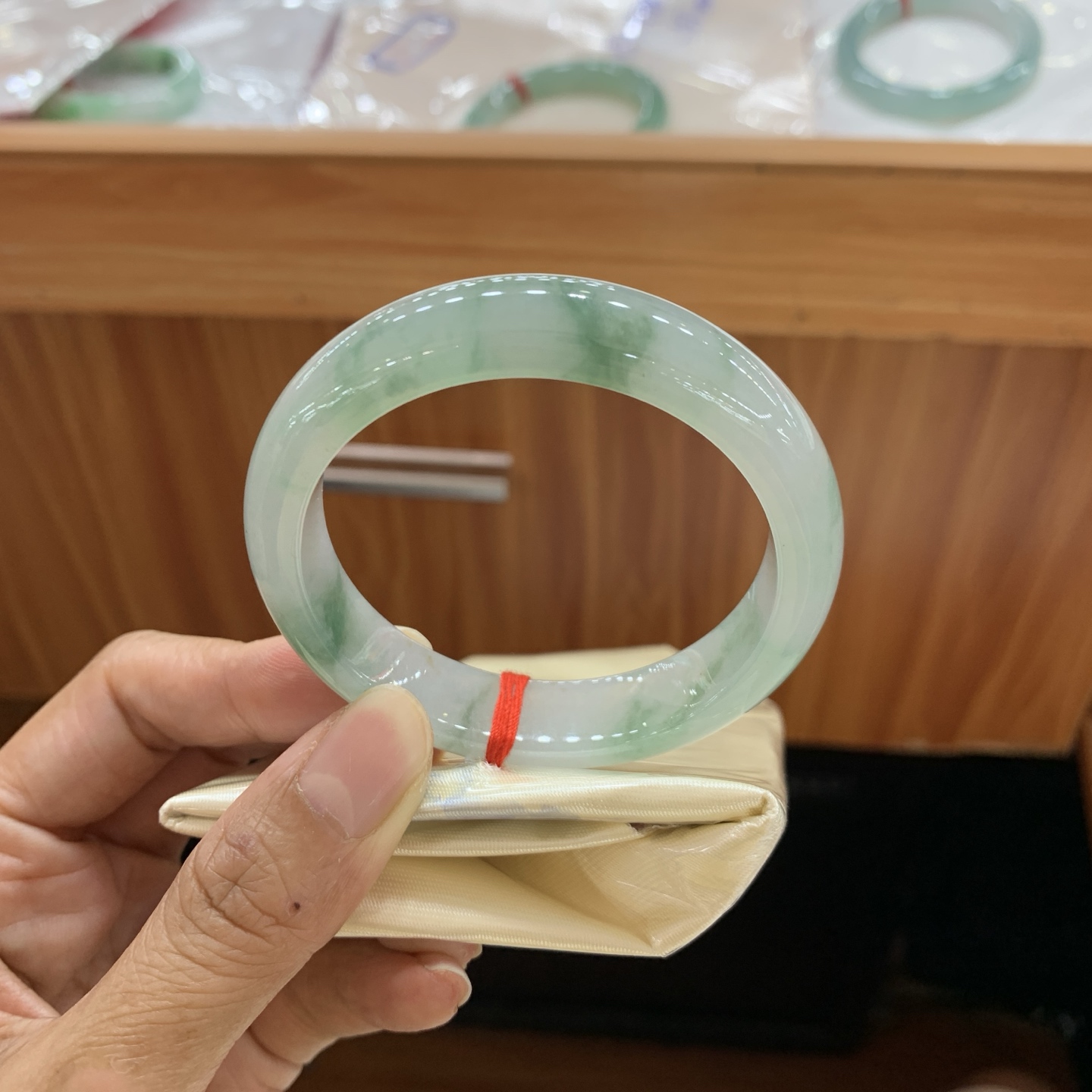 042815FN，冰飘花正圈翡翠手镯，53.5/12.8/6