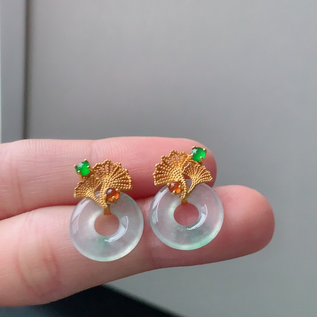 高冰飘花甜甜圈耳钉，种水好，冰润通透，上耳优雅迷人，货号79428，13.1-2.6