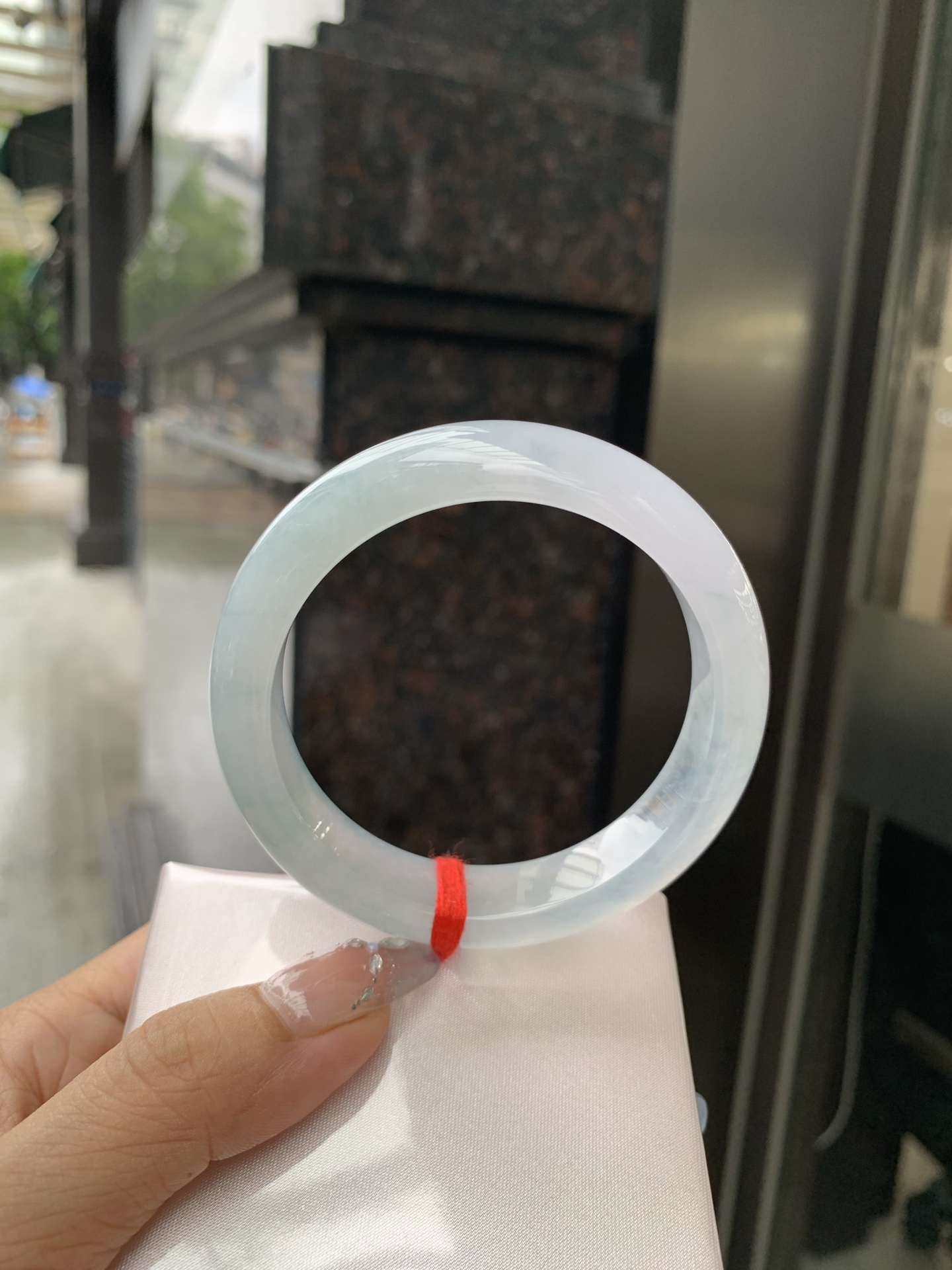 冰飘花正圈，57-8.5-13，0429-H363-81，打灯棉絮，底妆冰透，胶润细腻，蓝花灵动飘逸，勾勒出一幅唯美诗意的山水意境画，古典优雅又秀气