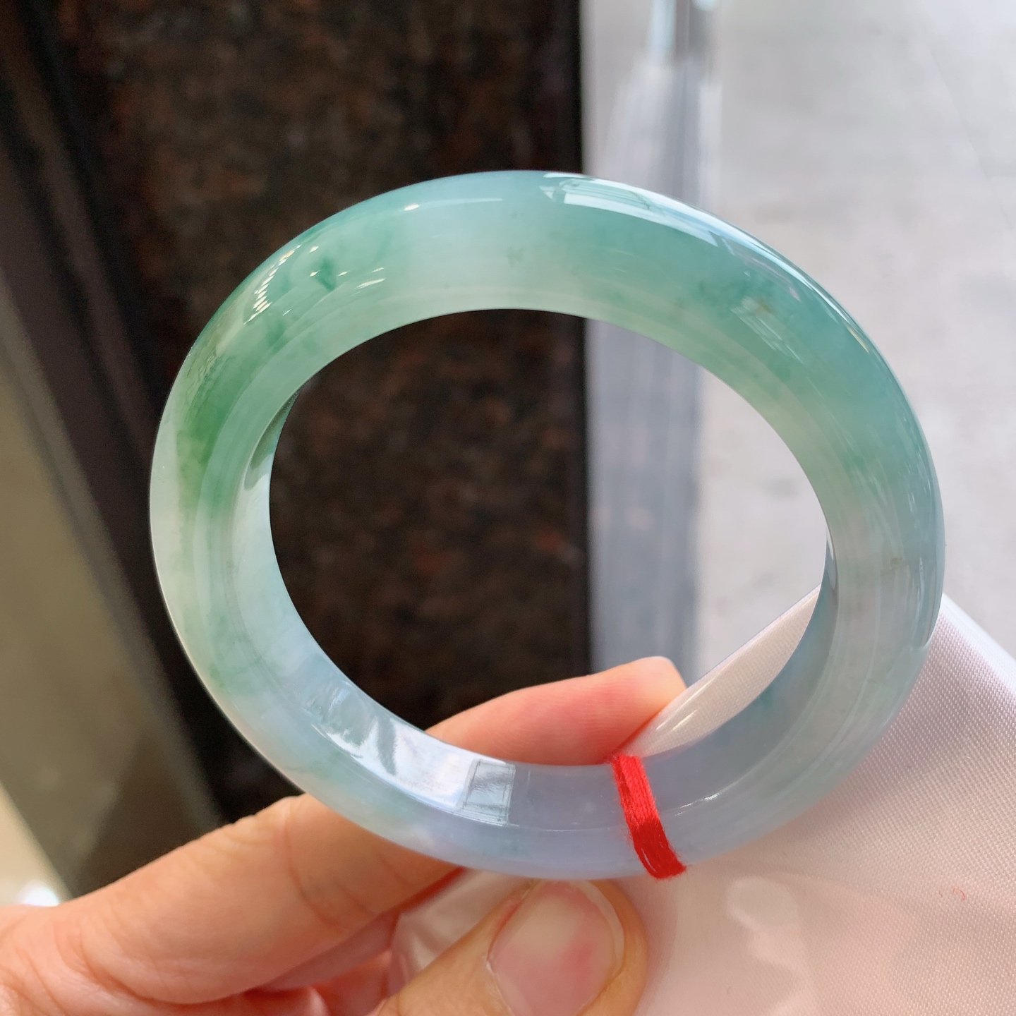 正圈冰种飘花，无裂，尺寸：55.5/11.6/9.6，版型好