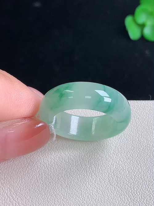  指环，无裂，尺寸15.9/6.8/3.8，11号，№;y28553 25