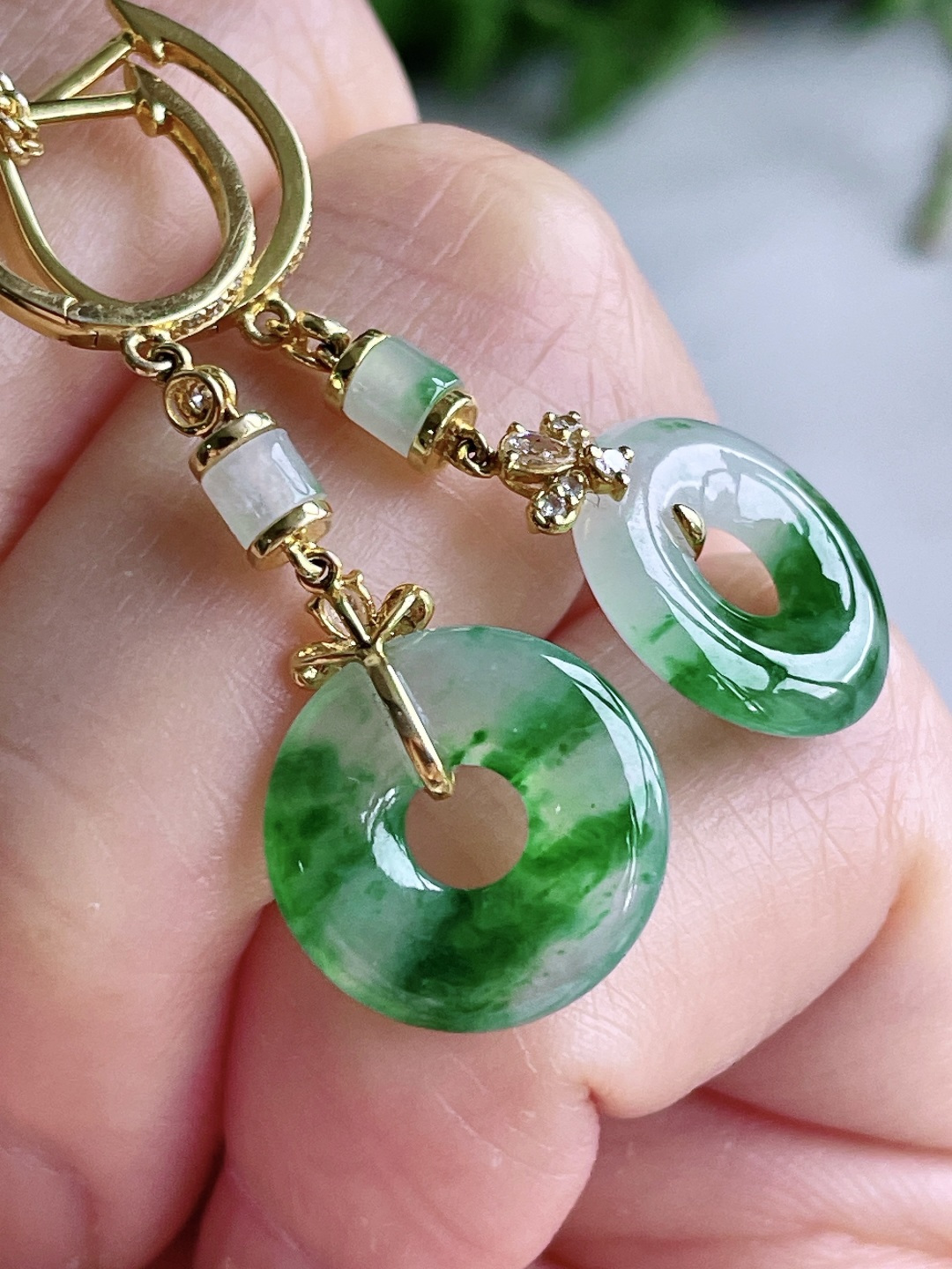 冰飘绿花甜甜圈耳坠，18k金镶嵌，无裂，性比高35.4，裸石13.3-4.7，重量3.8克
