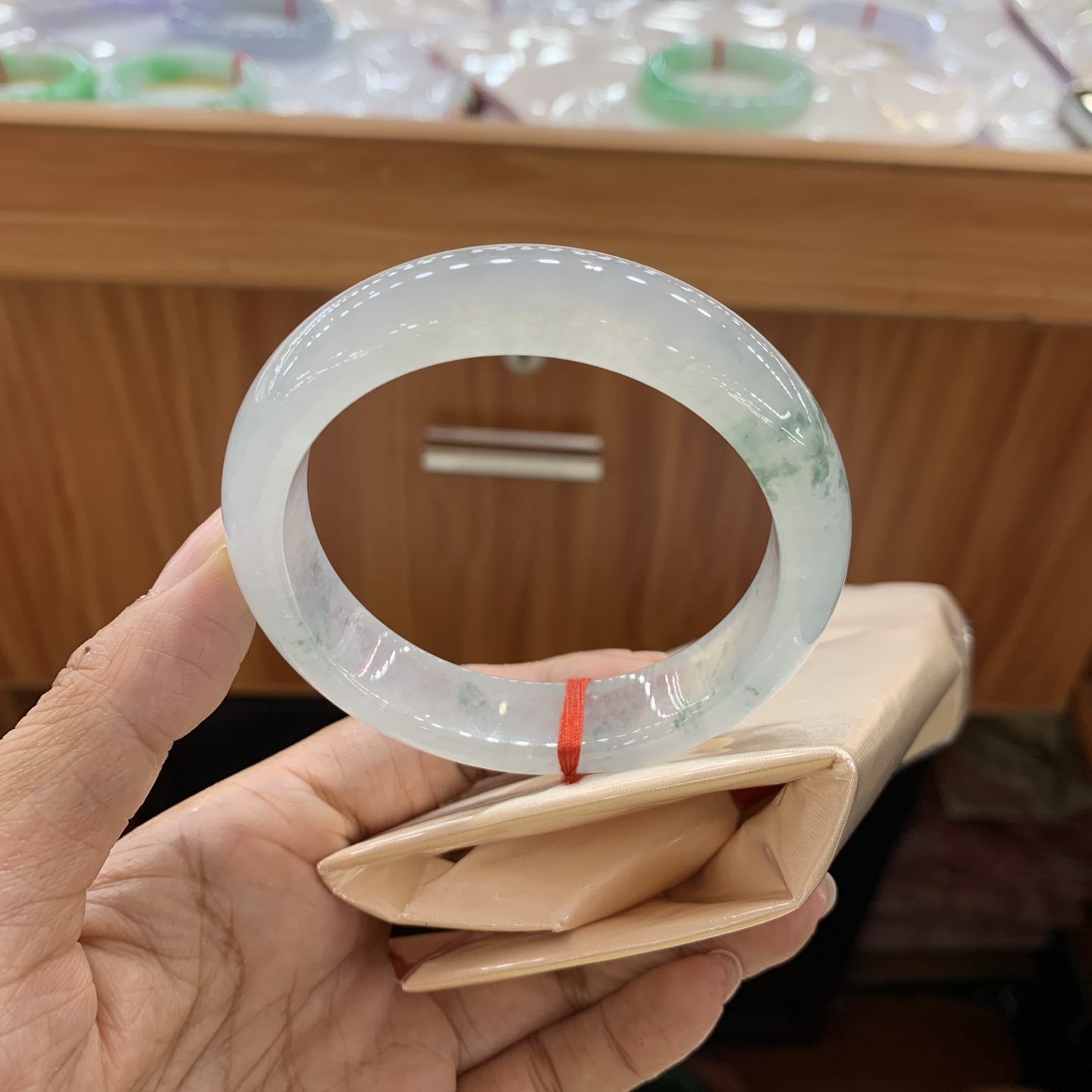 042833WJ，冰飘花正圈翡翠手镯，55.8-13-8.1