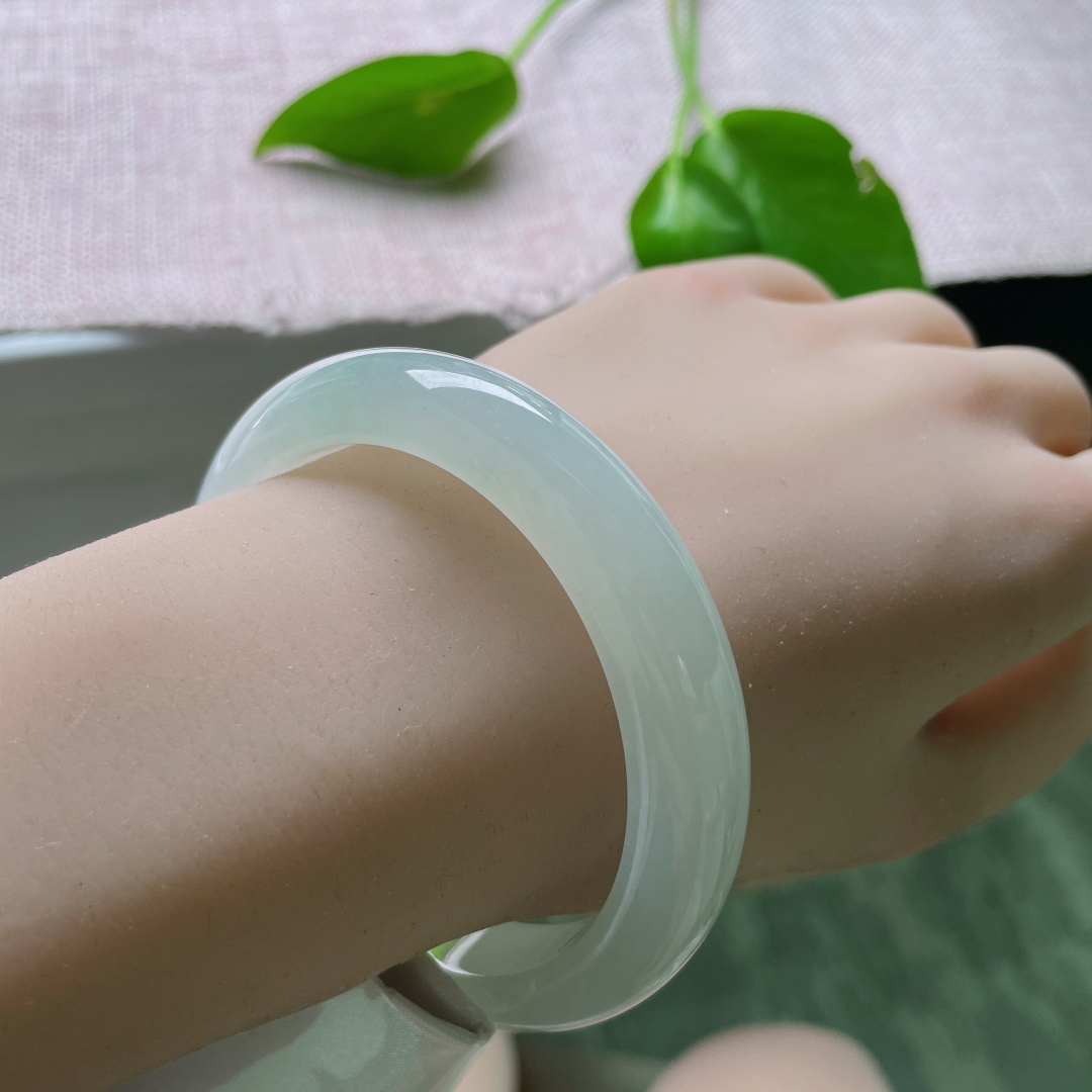 57.4/12.2/8.6，冰种晴底正圈，晶莹玉润，清水出芙蓉，天然去雕饰。种老，无裂，ss50940a