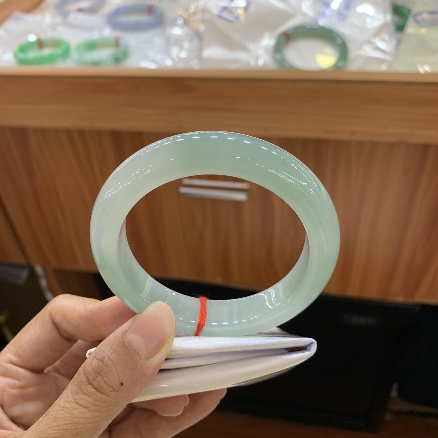 042814FN 绿底正圈翡翠手镯 56-12.8-10.1