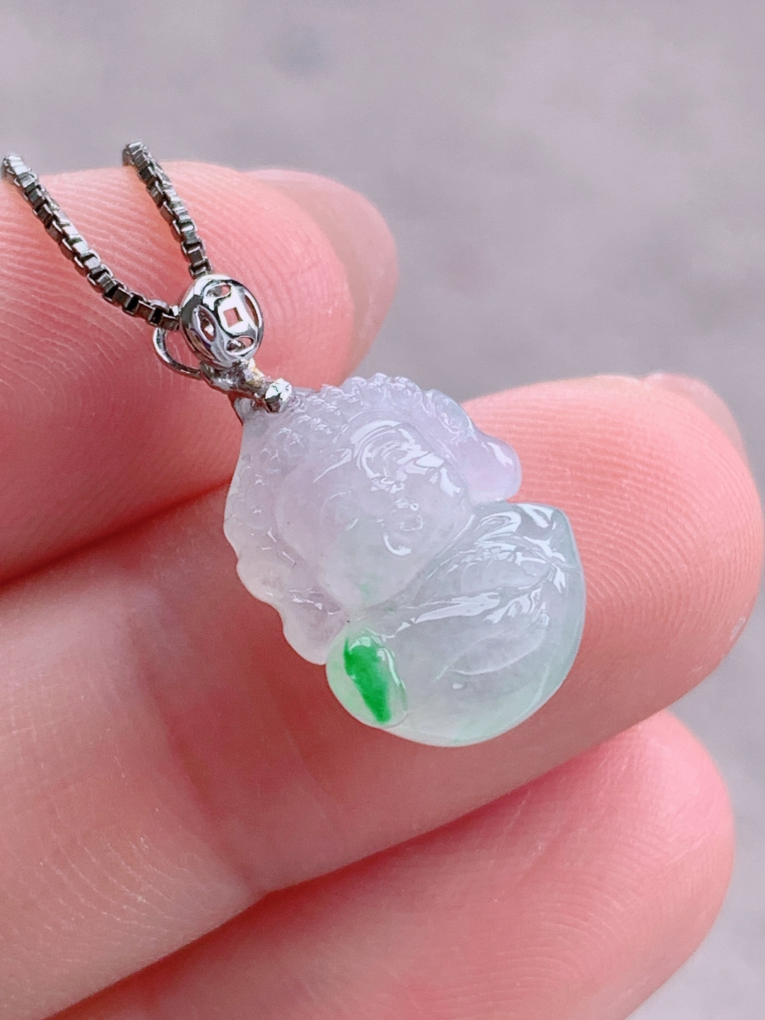 冰飘绿花宝宝佛吊坠，18k金镶嵌，飘花，性比高，精致可爱，裸石14.6/11/5.8，重量2克