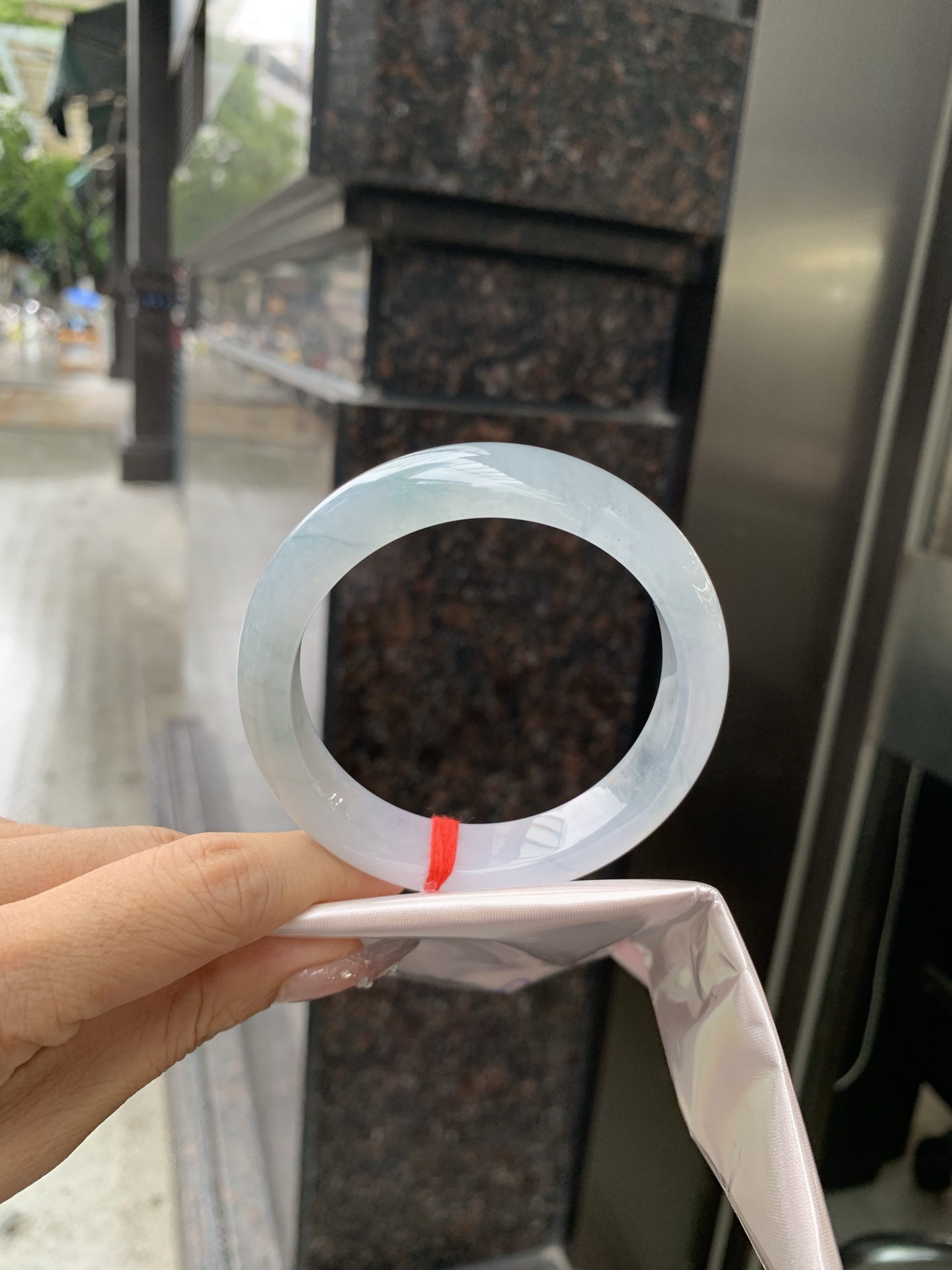 冰飘花正圈，57-8.5-13，0429-H363-81，打灯棉絮，底妆冰透，胶润细腻，蓝花灵动飘逸，勾勒出一幅唯美诗意的山水意境画，古典优雅又秀气