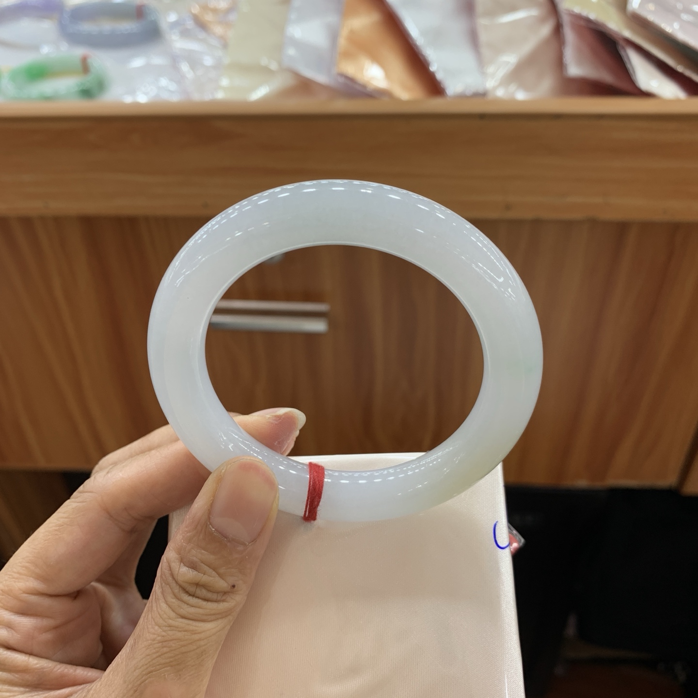 042806FN，双彩圆条翡翠手镯，56-11.2，编号042806FN