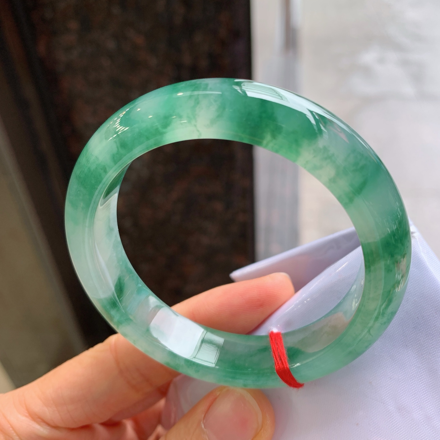 正圈冰种飘花，有纹、有裂，尺寸：55.5/12.9/8.7，花色漂亮