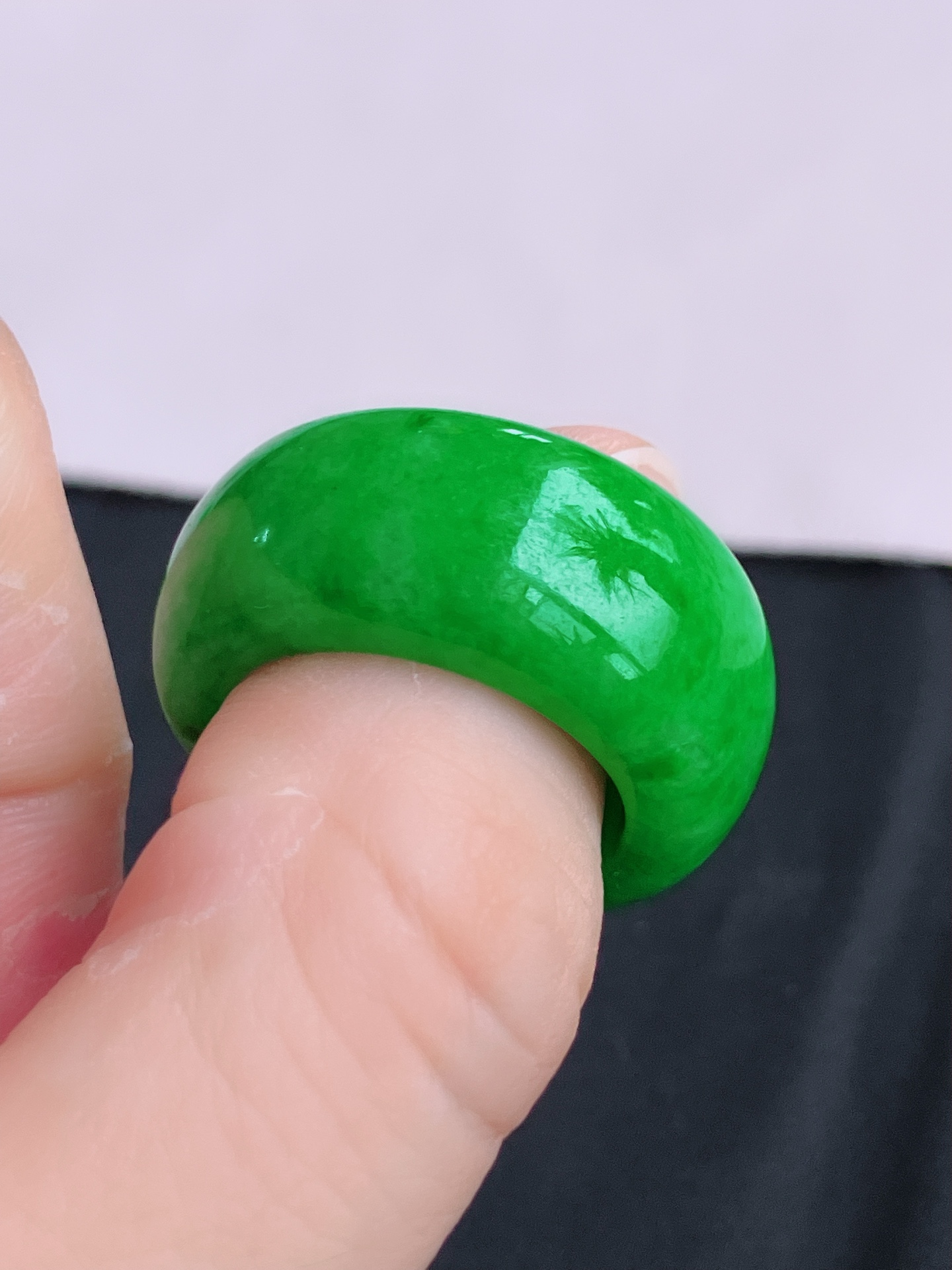 ️，阳绿扳指，色美大气，尺寸19/13/5.3，自然光实拍