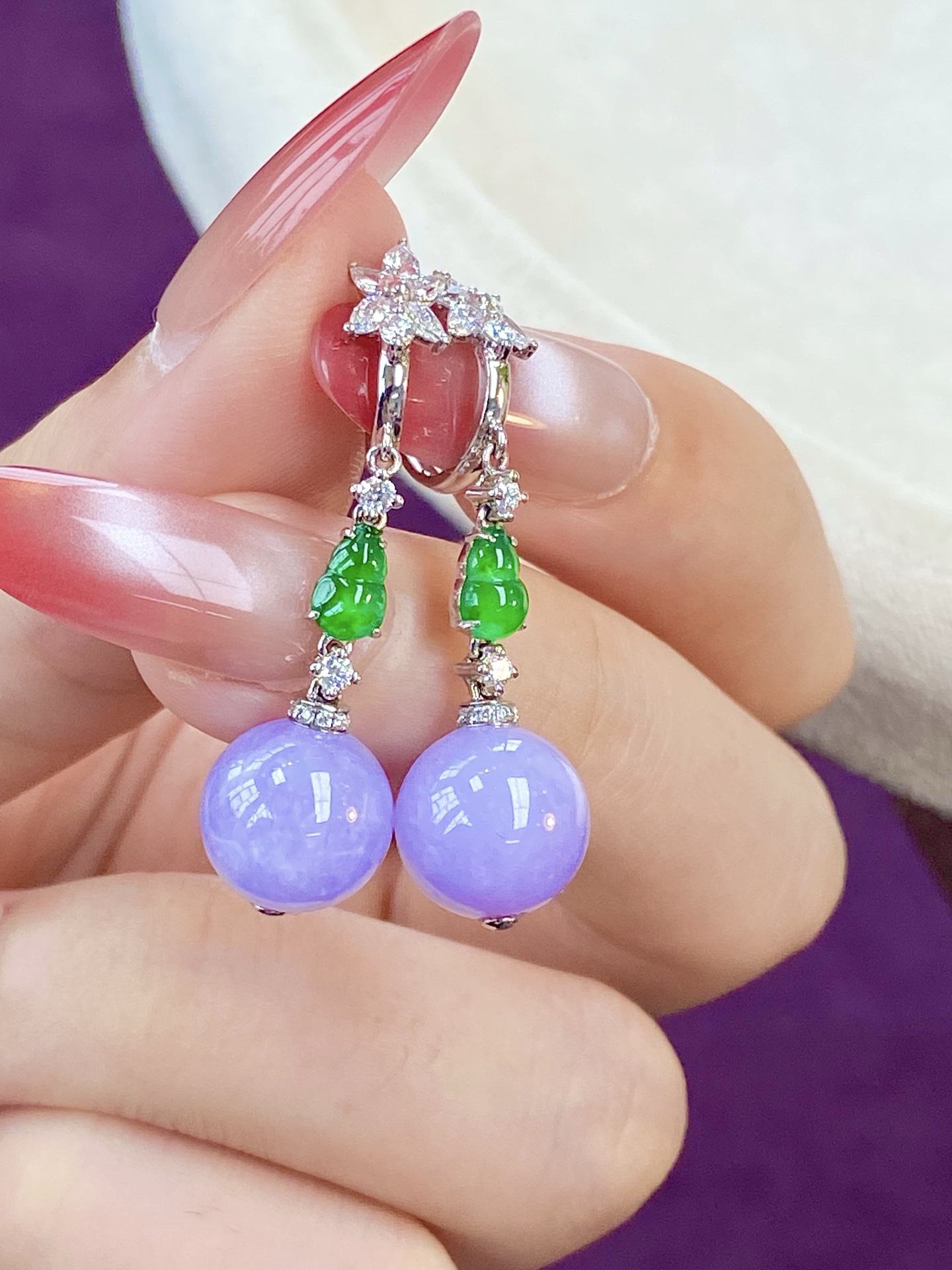 ️冰紫耳坠，紫气东来，翠色葫芦点缀，是福禄也是灵动，佩戴上耳瞬间提升整体气质 温柔又显贵：38.8，裸石：10.5mm，无裂