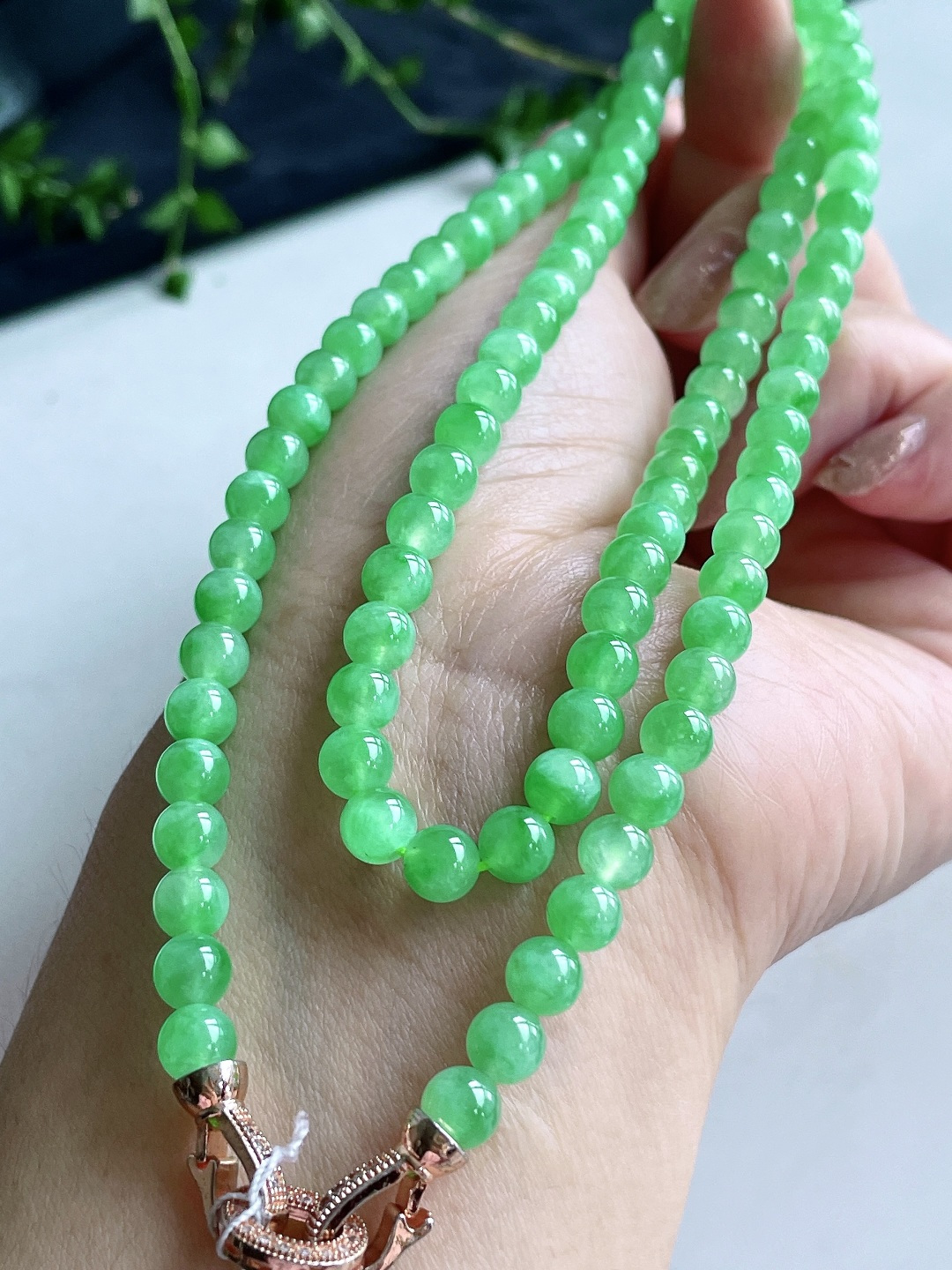 珠子，高冰阳绿珠链圆珠珠子珠链，缅料，性比高，尺寸5.8mm，31cm，重量39.2克