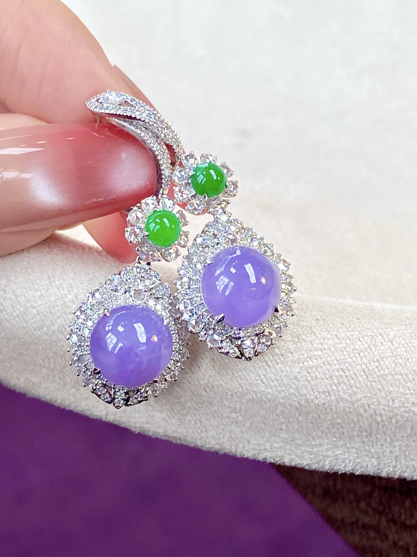 ️冰紫蛋面耳坠，紫气萦绕耳畔，精致又，衬得雍容华贵：41/15/10.2，裸石：9.6-9.7-5.6mm，无裂。