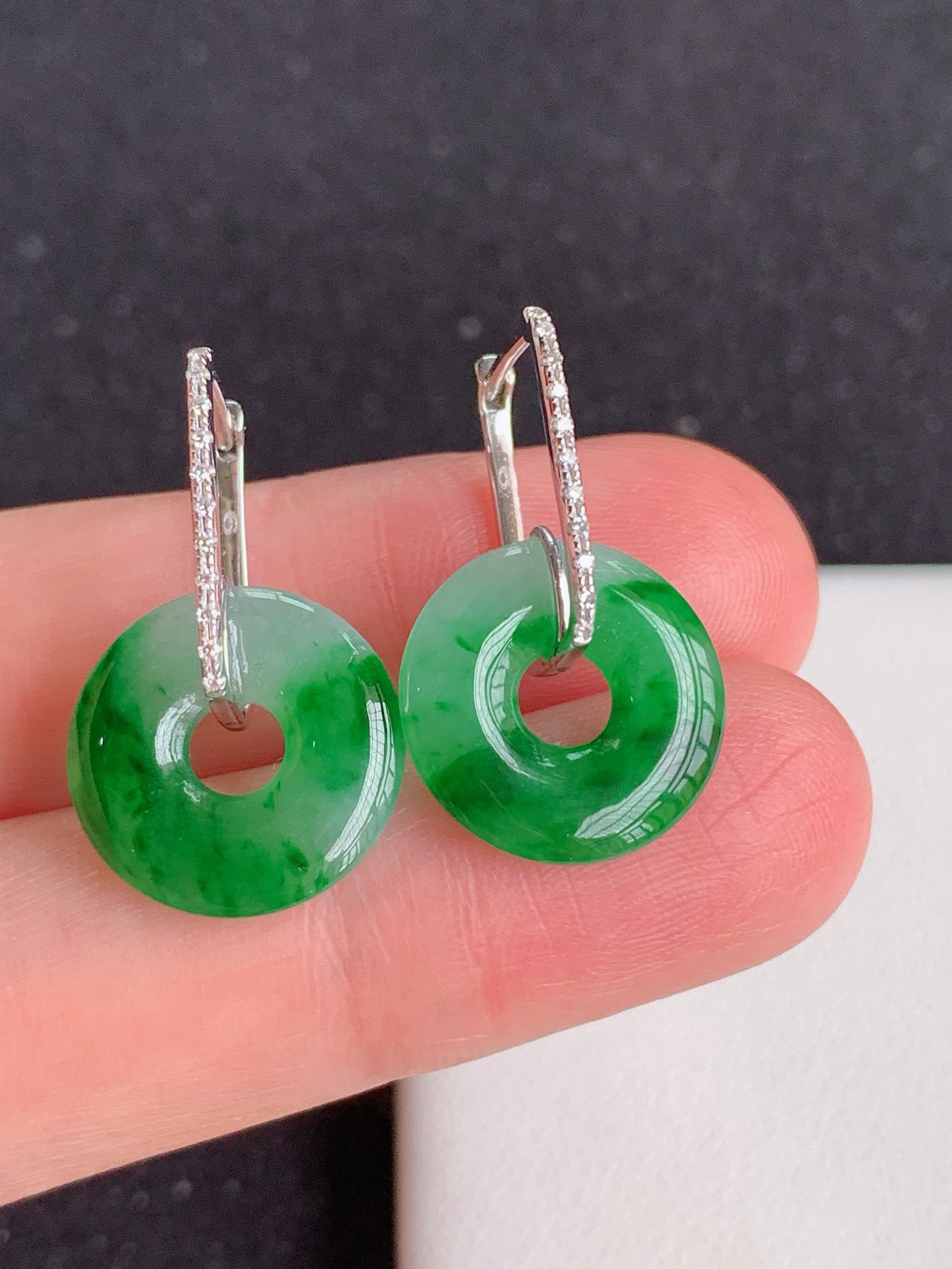 ️，18k镶嵌冰飘花平安圈耳坠，无裂尺寸：23