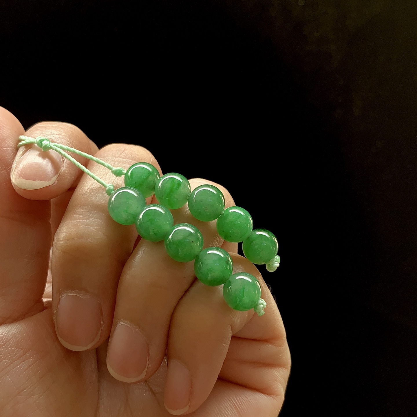 ️ 冰绿珠一手，颜色鲜阳，尺寸8.1/7.8共10颗