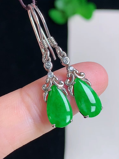 银镶耳坠，无裂，尺寸9.7/5.8/1，编号y28 24/4