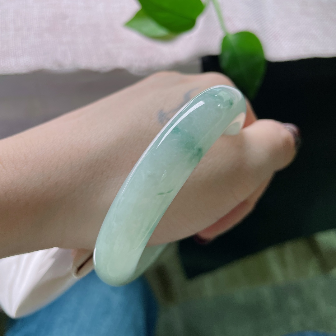 54.2/12.4/7.8飘花正圈，水头好，干净清爽，点点飘花，是造化随性的诗篇。无裂，ss51454a