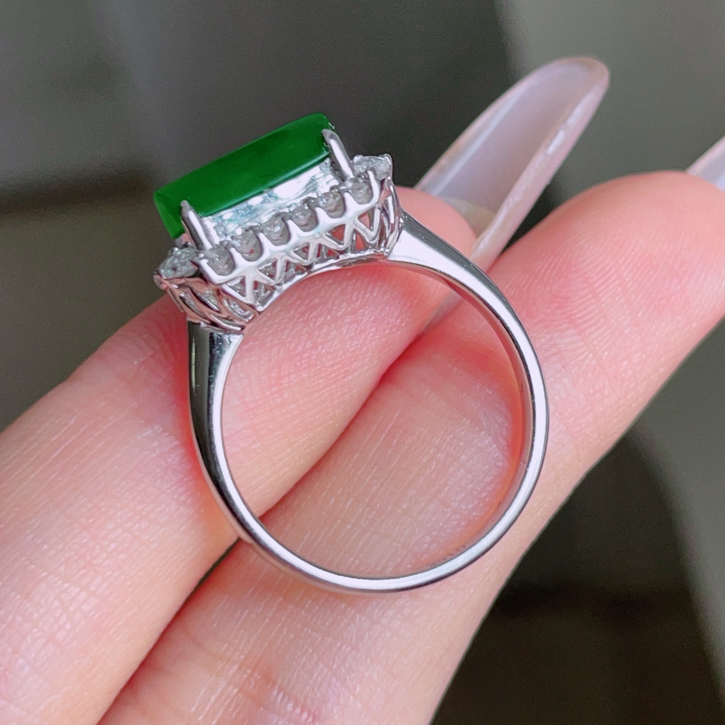 ️ 马鞍形戒指，色泽鲜艳 种老水润 18k金镶嵌，裸石 10.6/7.2，圈口 14