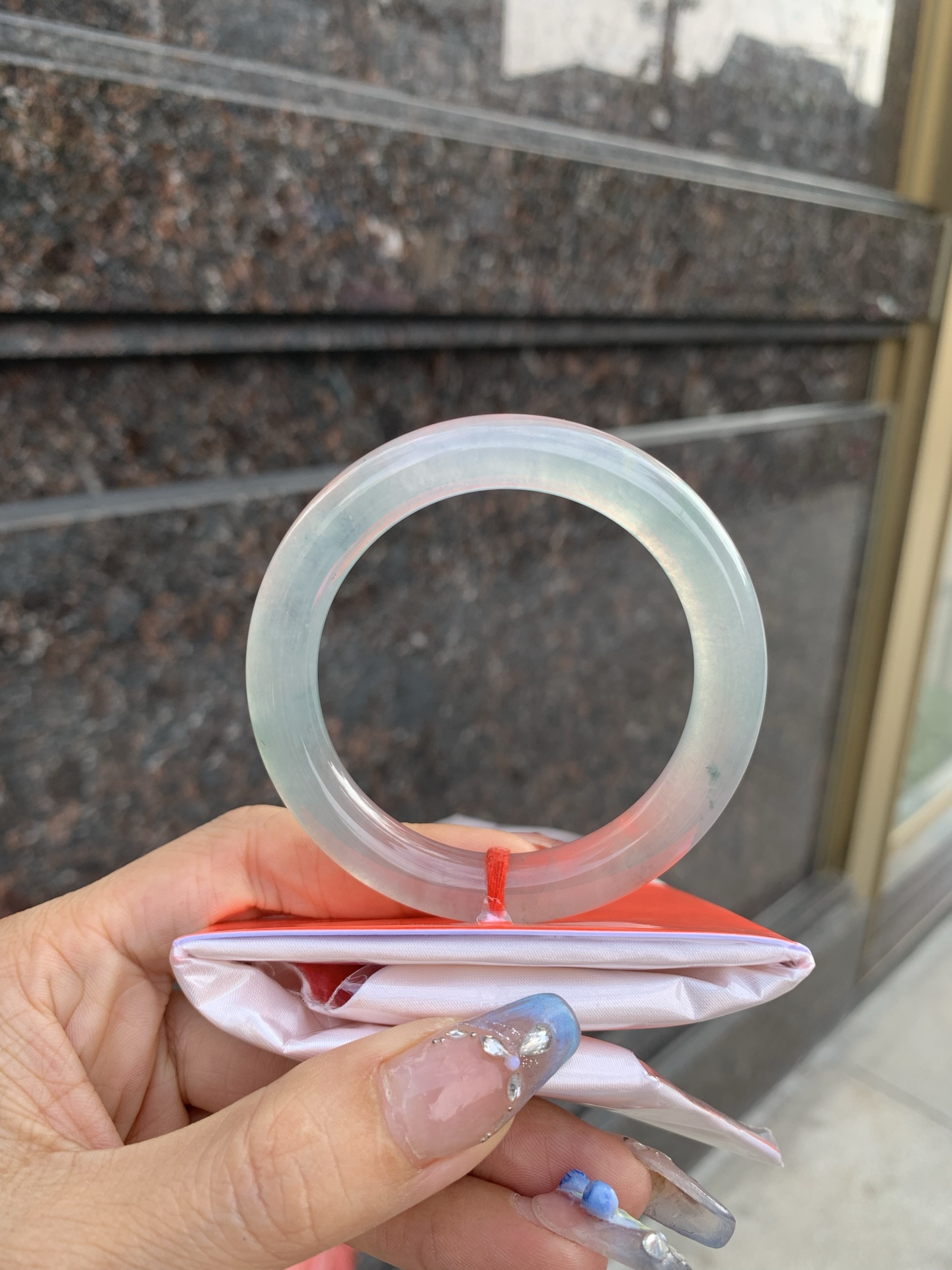 冰飘花圆条，50.9-9-9.1，0429-N582，底妆冰透起光，几抹小碎花清新甜美，上手灵动飘逸。光线不足，拍不出来，无裂