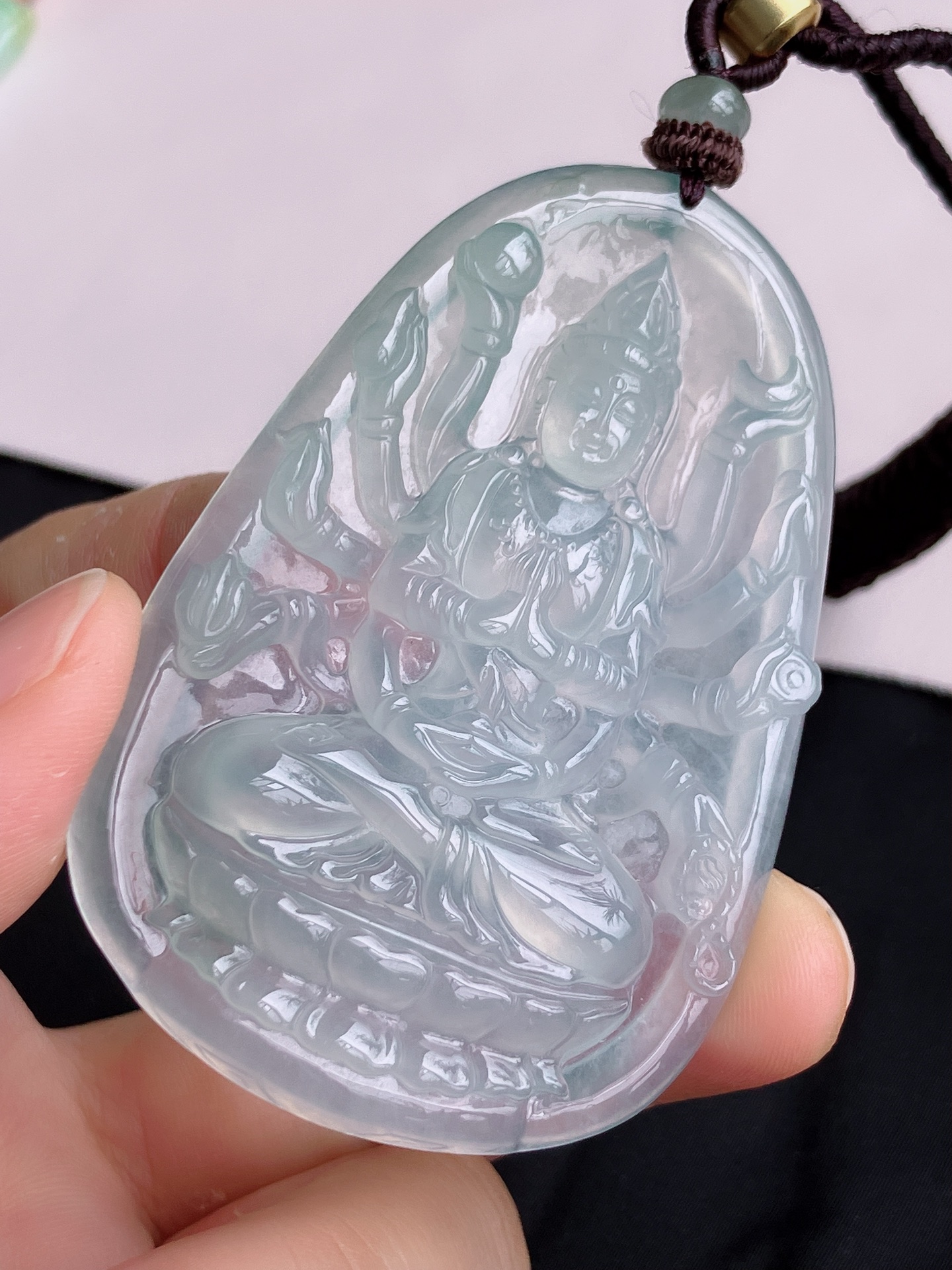 ️底色千手观音，晶莹剔透，尺寸68.8/46.5/6，自然光实拍